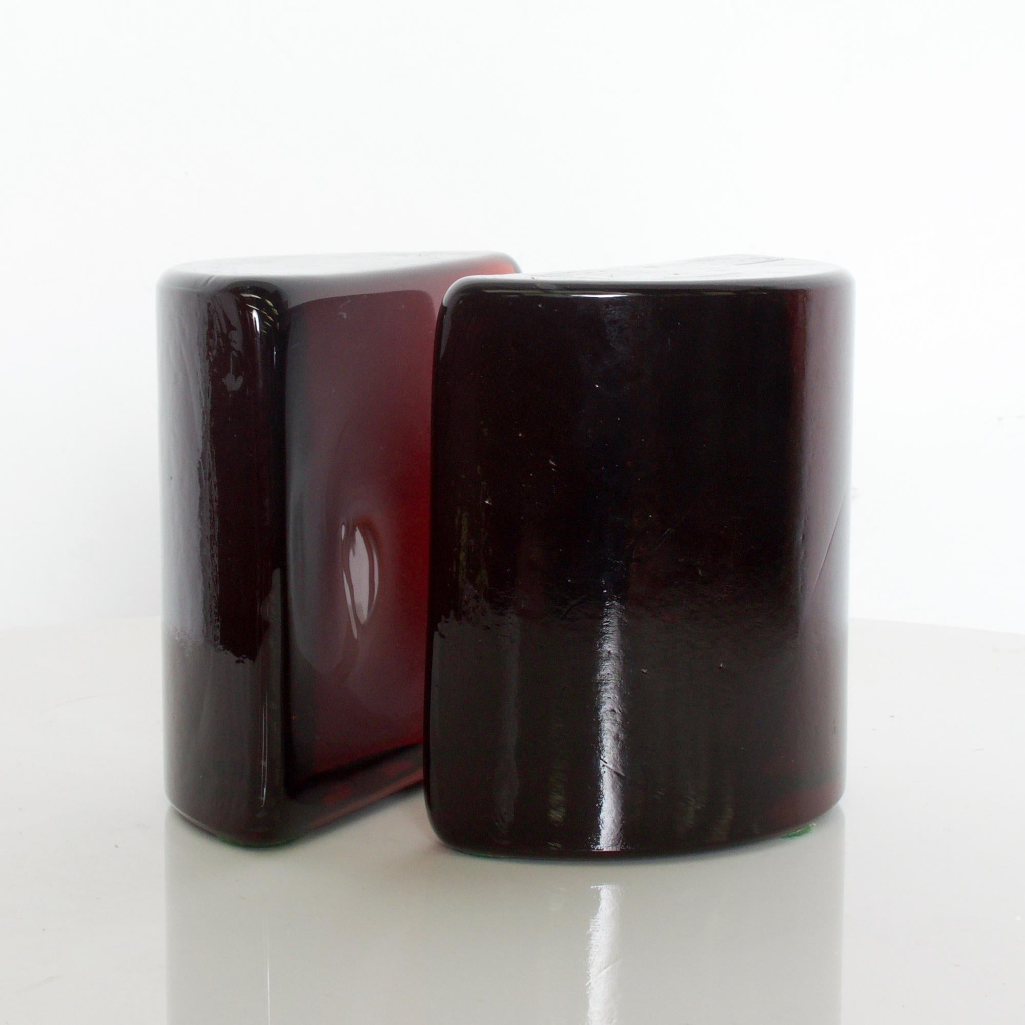 BLENKO Art Glass Modern Half Moon Bookends Dark Amber 1970s USA In Good Condition In Chula Vista, CA