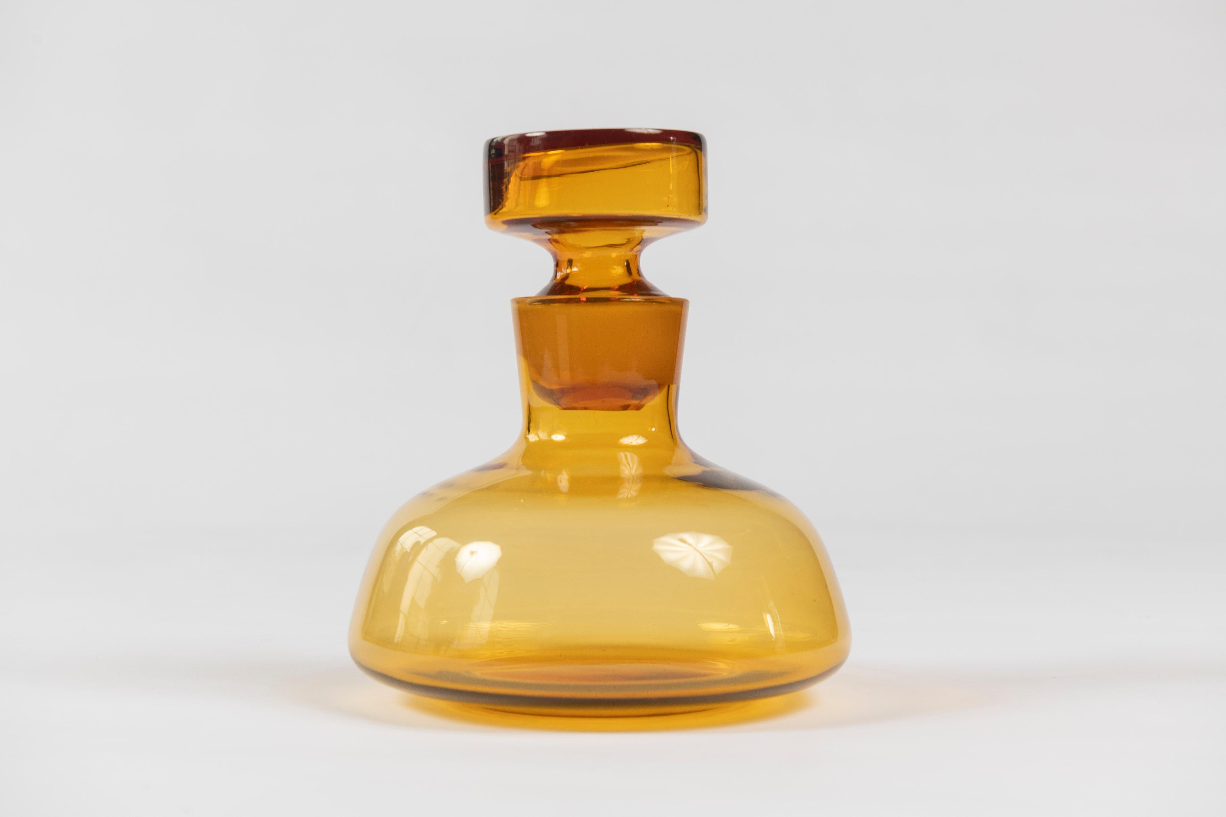 amber glass decanter with stopper