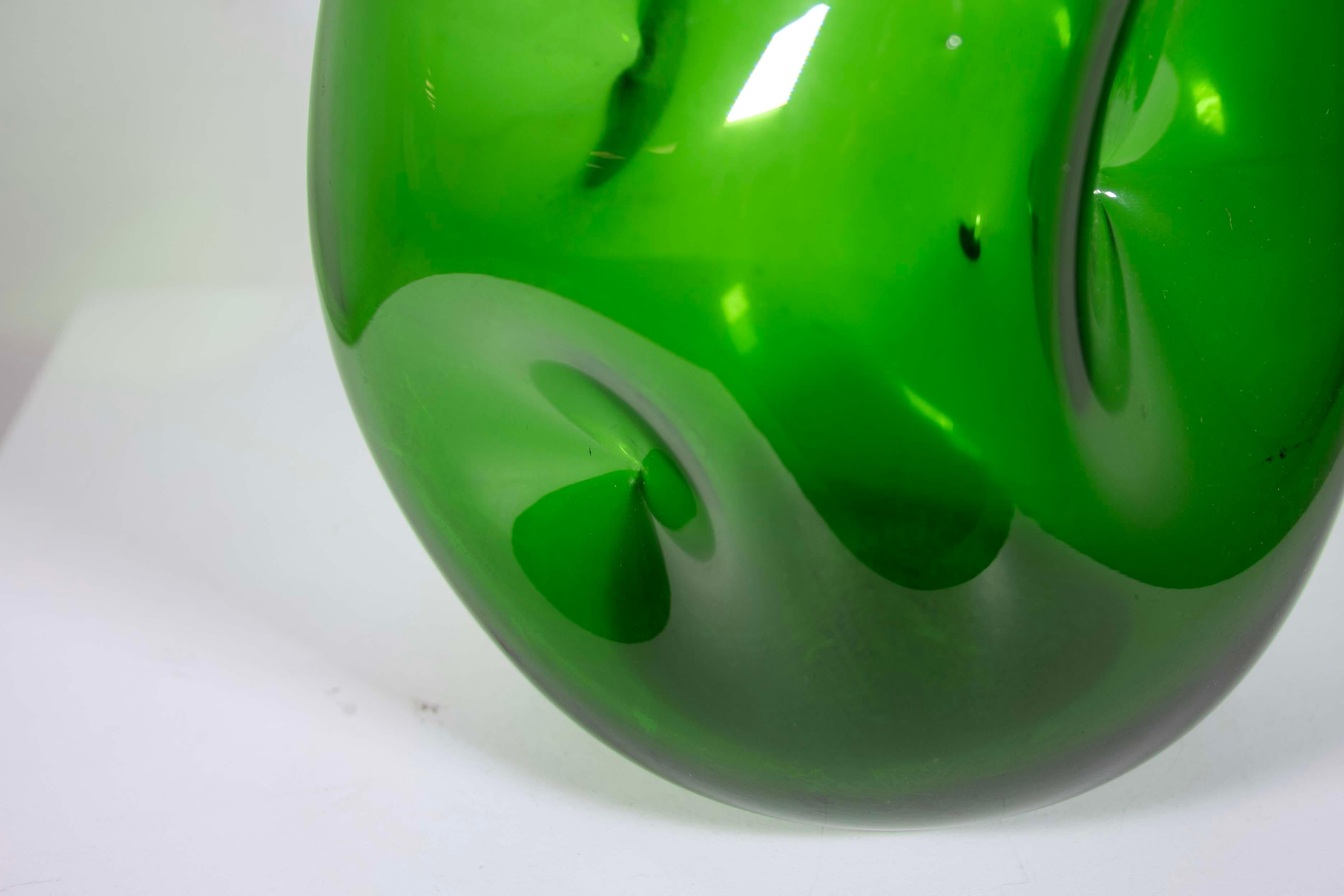 Smaragdgrüne genagelte Blenko-Vase Modell 921L Mid-Century Modern (20. Jahrhundert) im Angebot