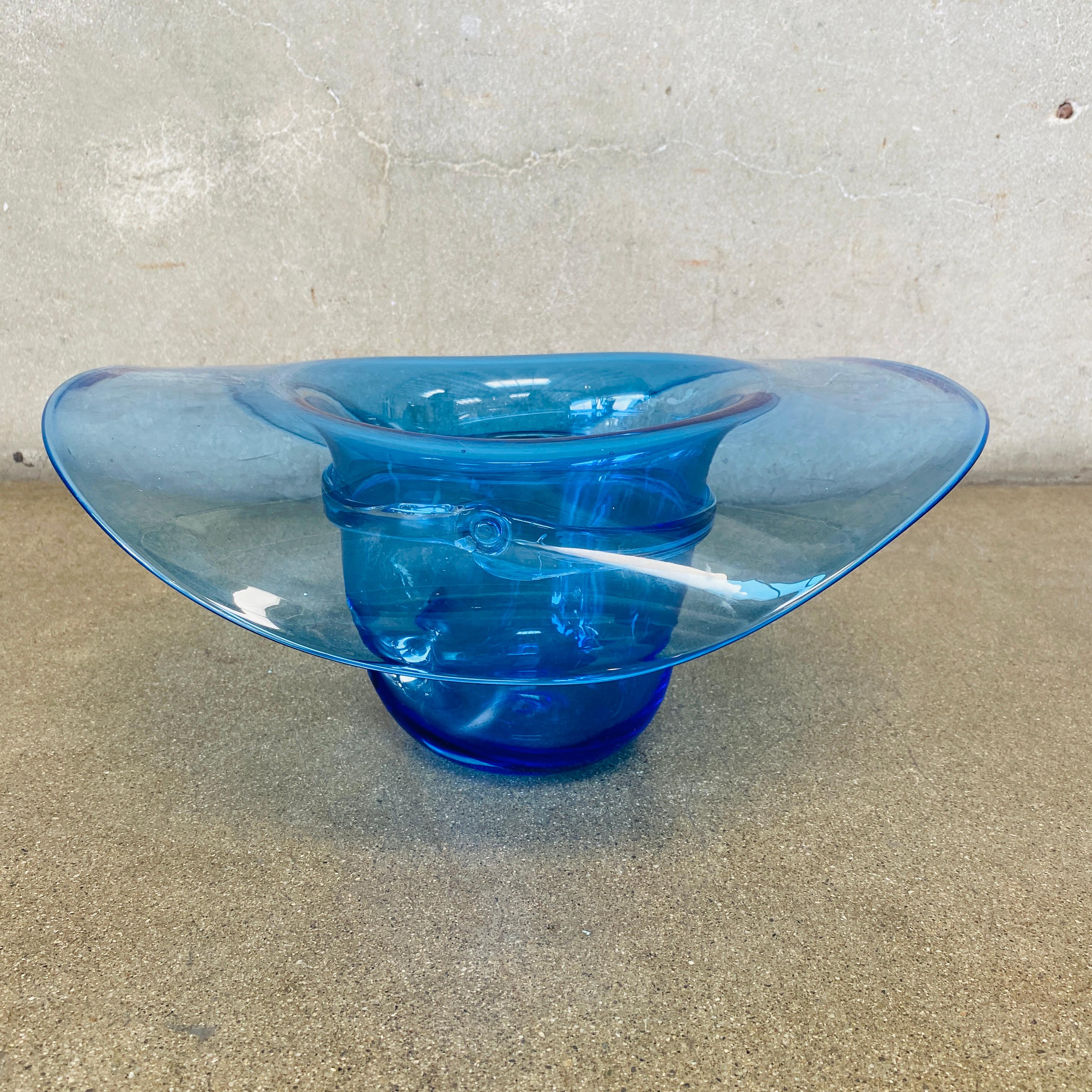 Blenko Escultura de cristal azul con sombrero de vaquero Cuenco decorativo en venta 1