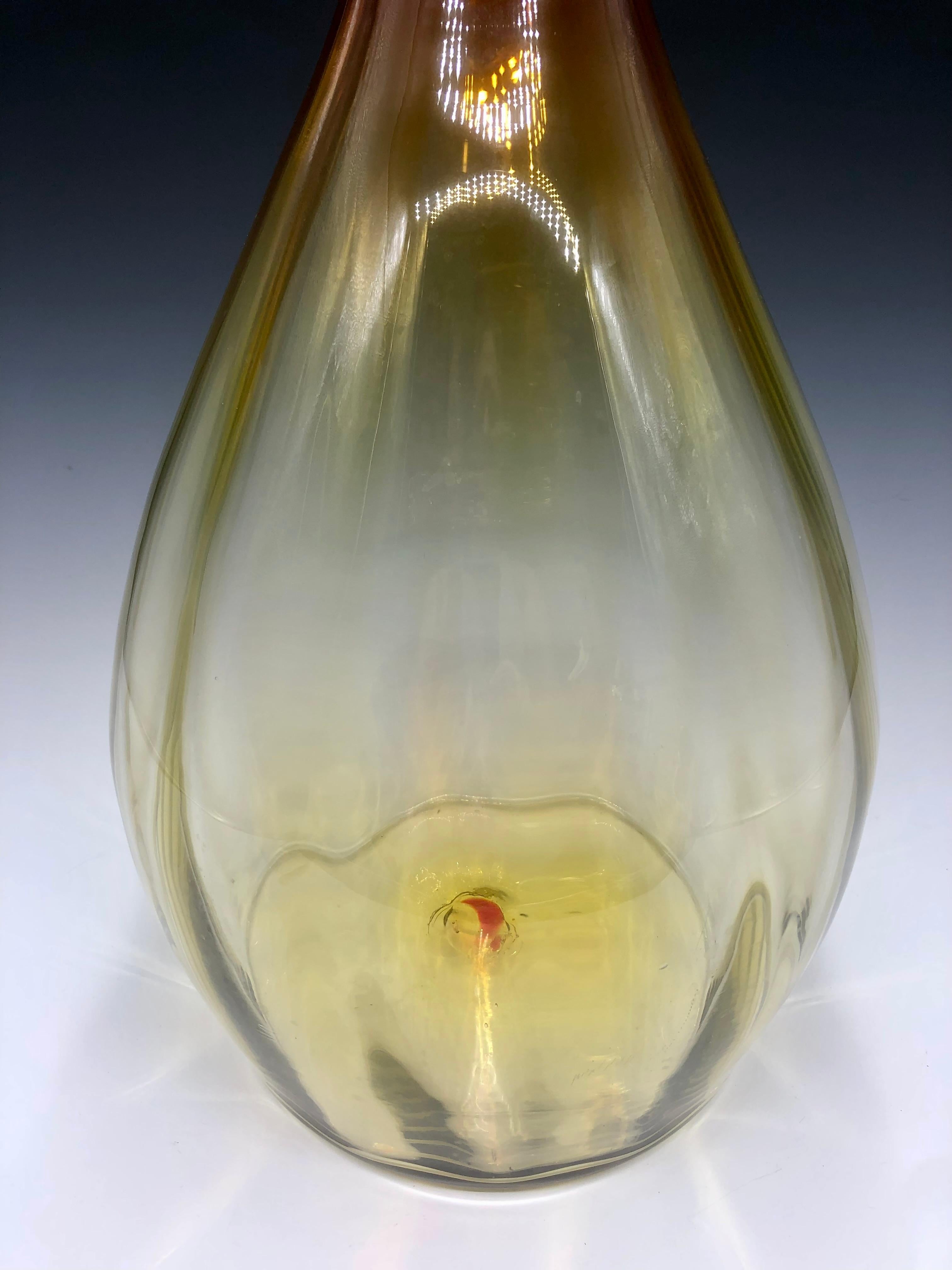 Grand vase en verre nervuré jaune rouge amberina Blenko - Moderne Sculpture par Blenko Glass
