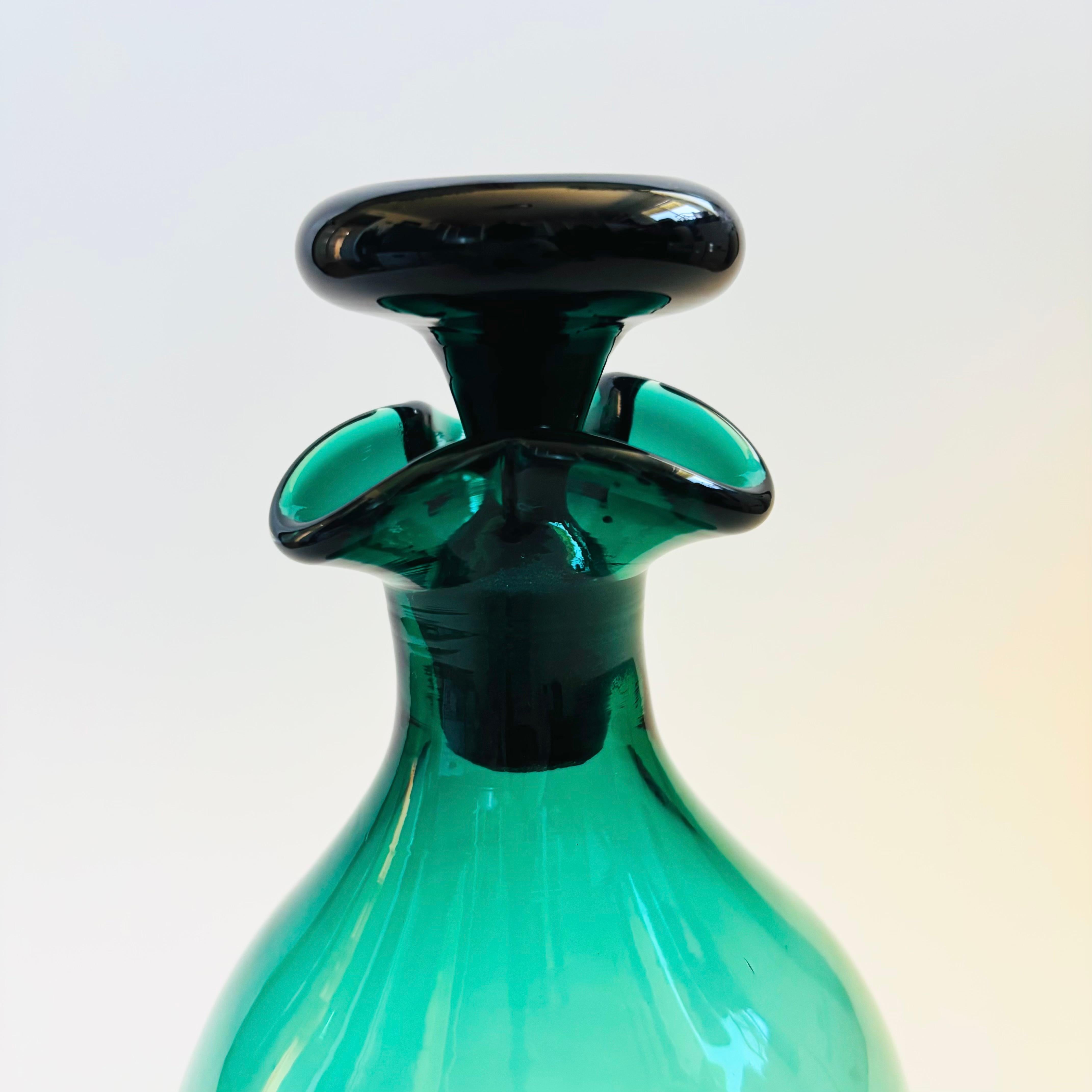 Américain Carafe à décanter en verre à pincement vert de Blenko, Model No. 49 en vente