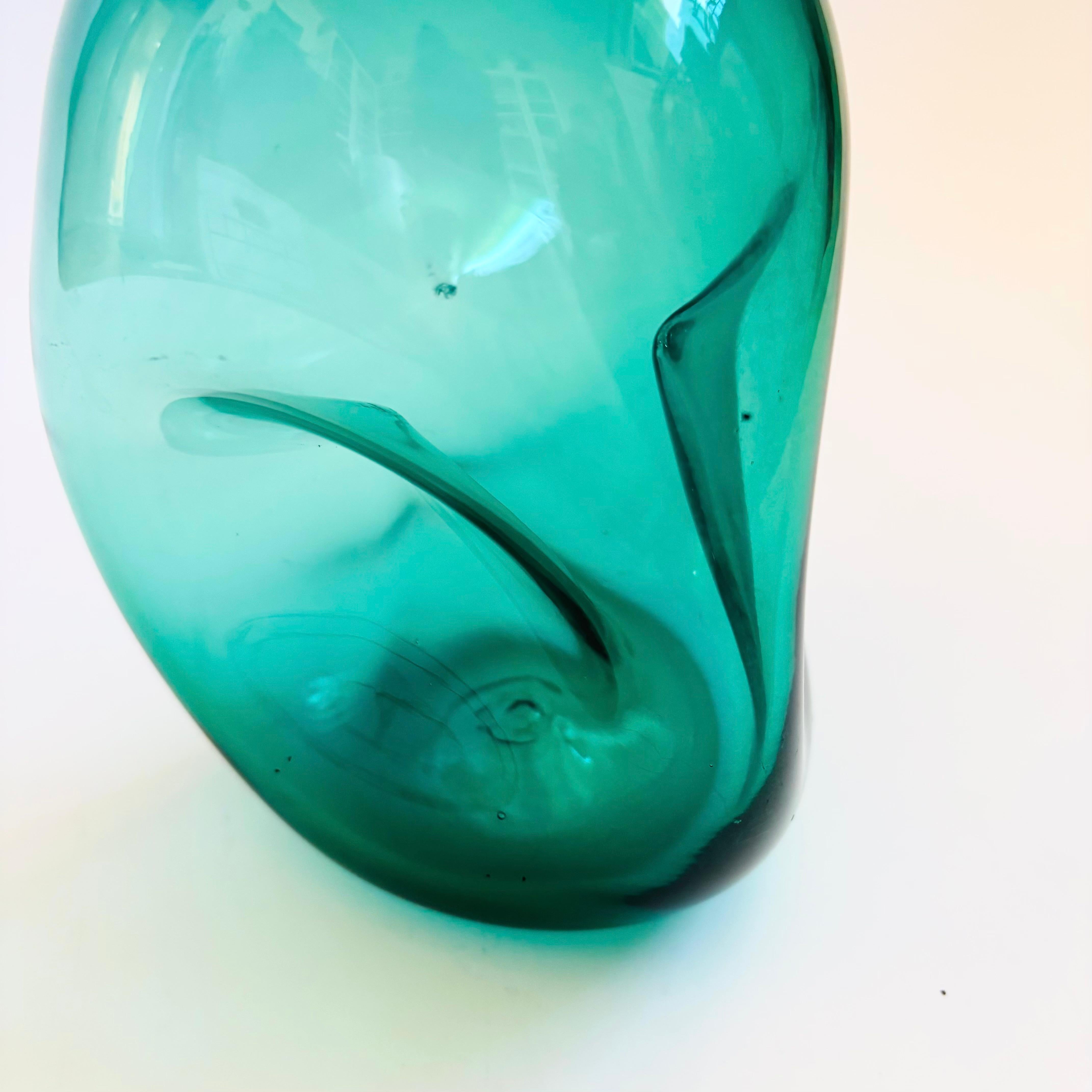 20ième siècle Carafe à décanter en verre à pincement vert de Blenko, Model No. 49 en vente