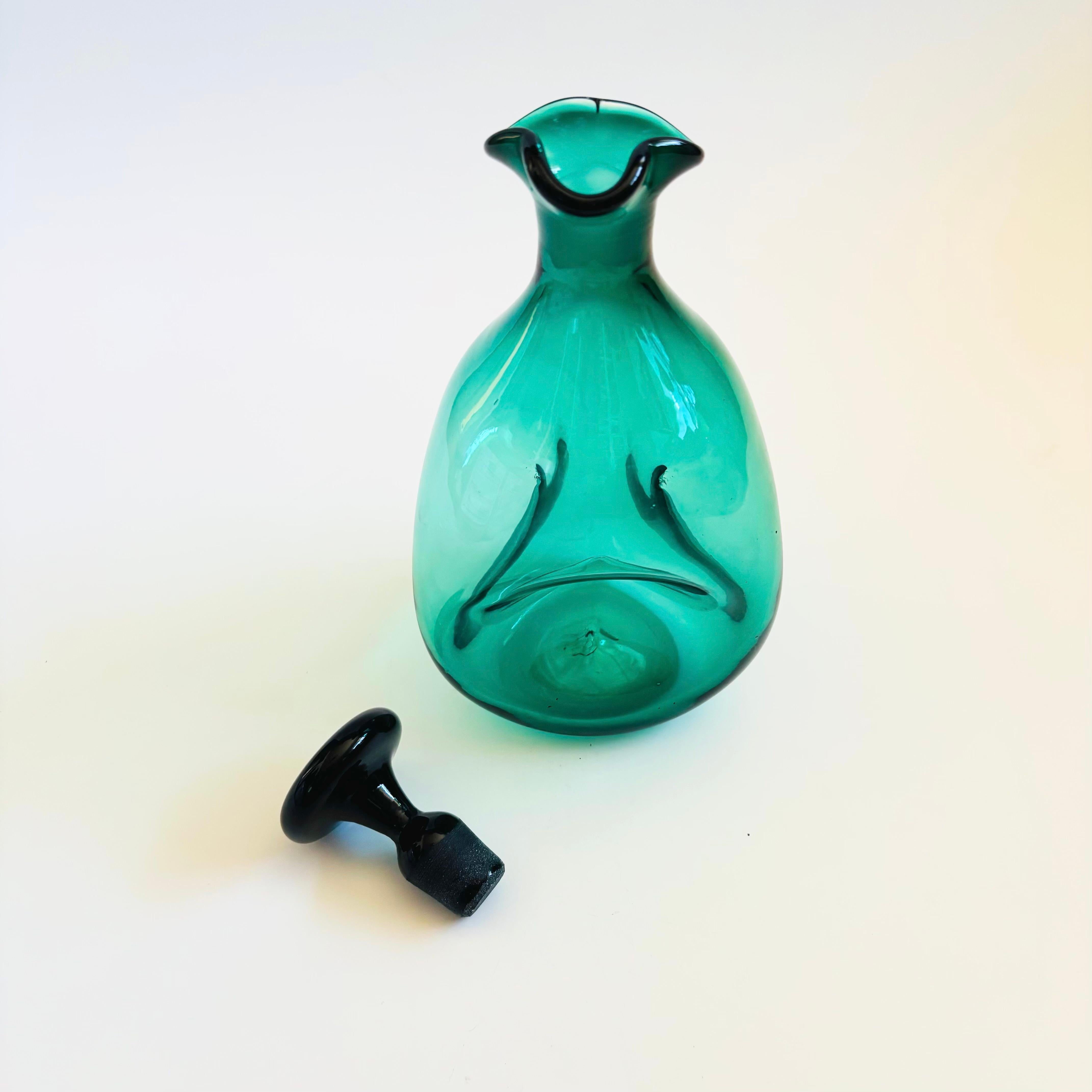 Verre Carafe à décanter en verre à pincement vert de Blenko, Model No. 49 en vente