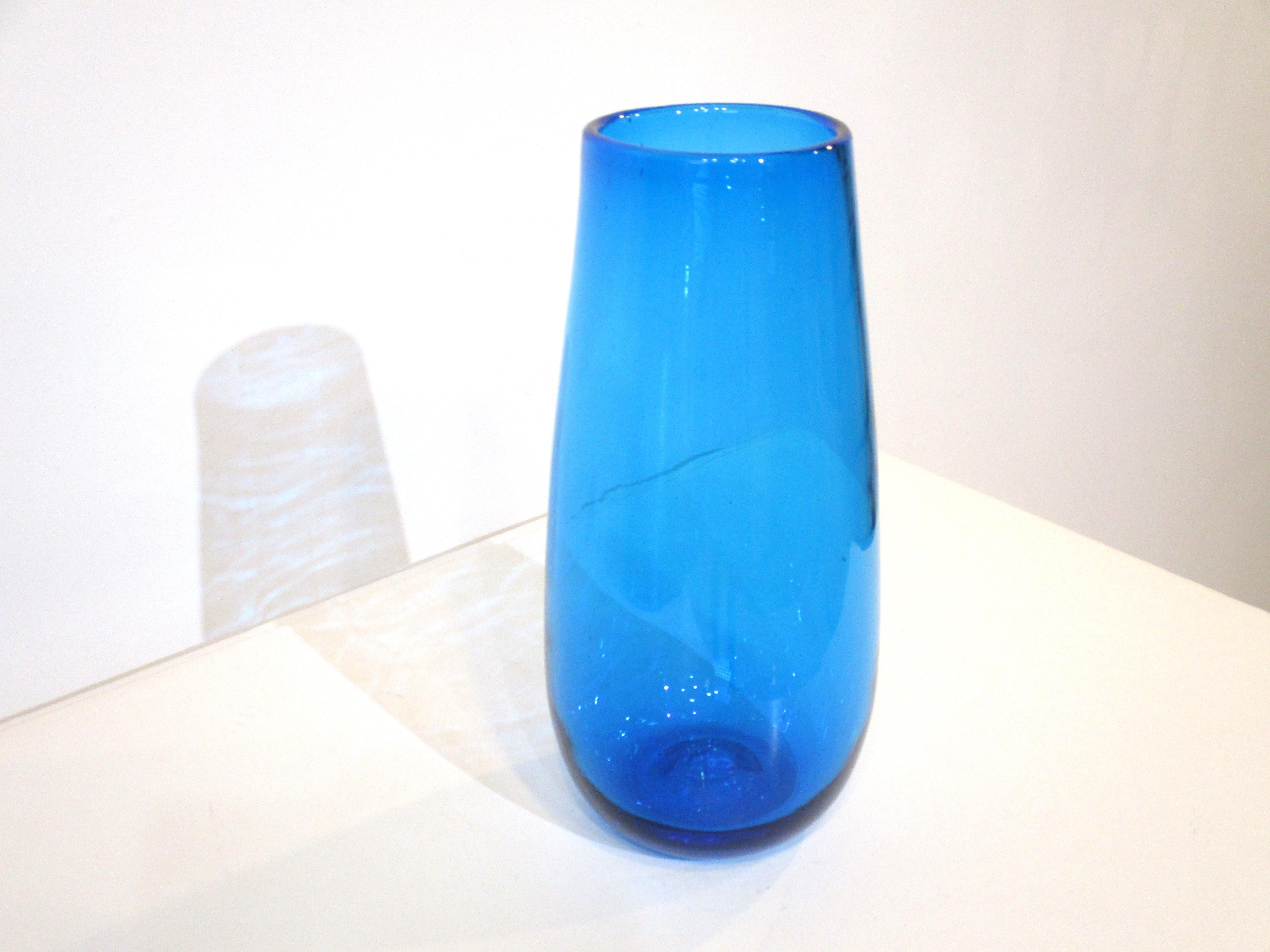 Handgeblasene Vase von Wayne Husted von Wayne Husted (Moderne der Mitte des Jahrhunderts) im Angebot