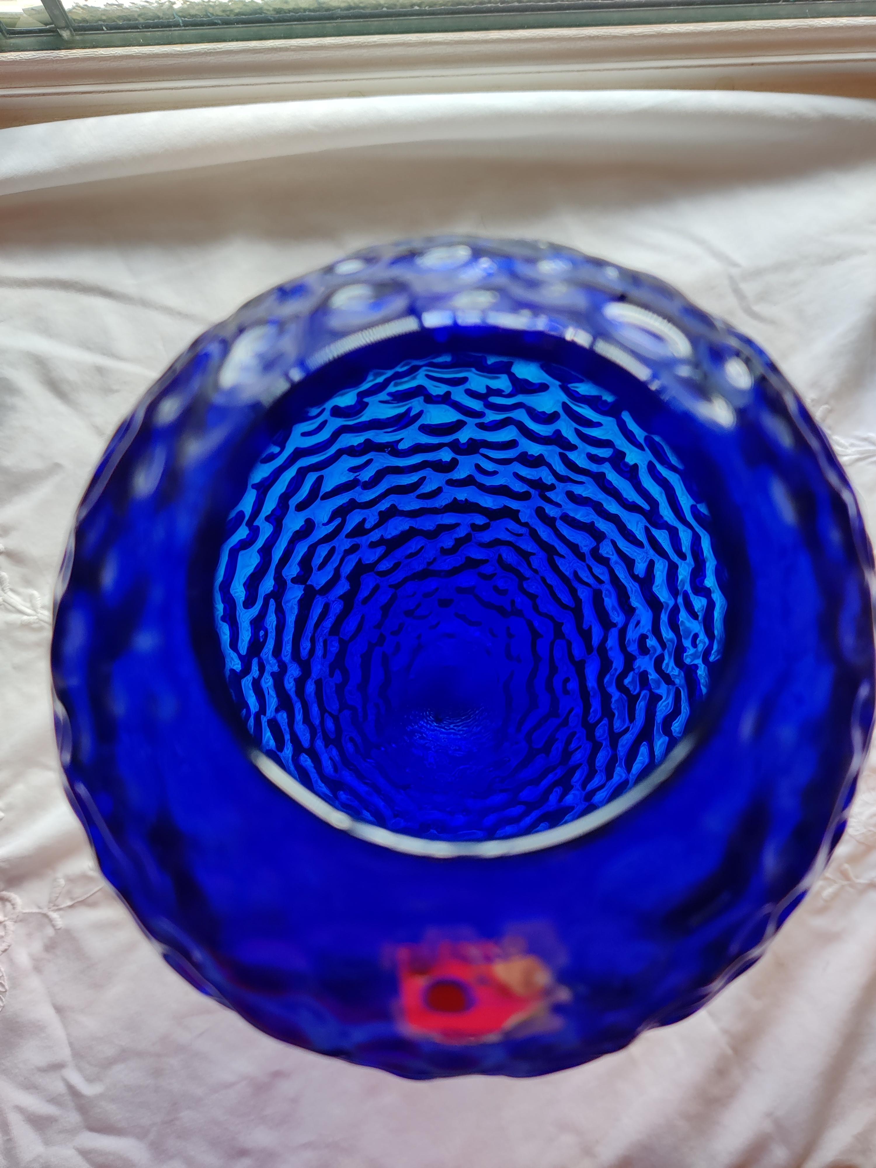 Blenko Handmade Cobalt Blue Vase In Good Condition For Sale In Cincinnati, OH