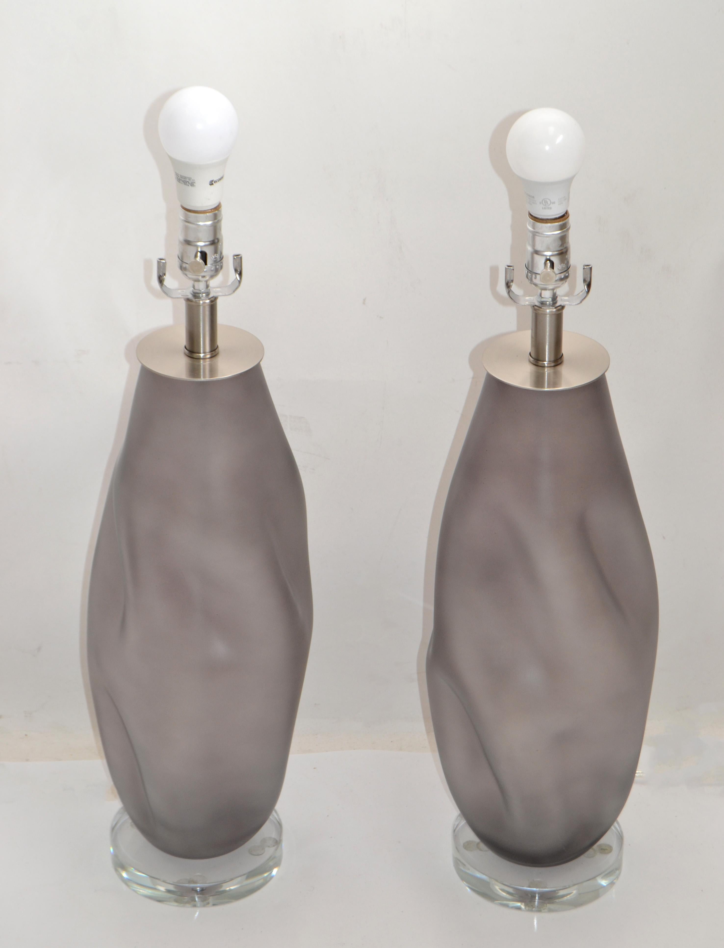 Blenko Mid-Century Modern Gray Blown Art Glass Table Lamps Acrylic Base, Pair For Sale 7