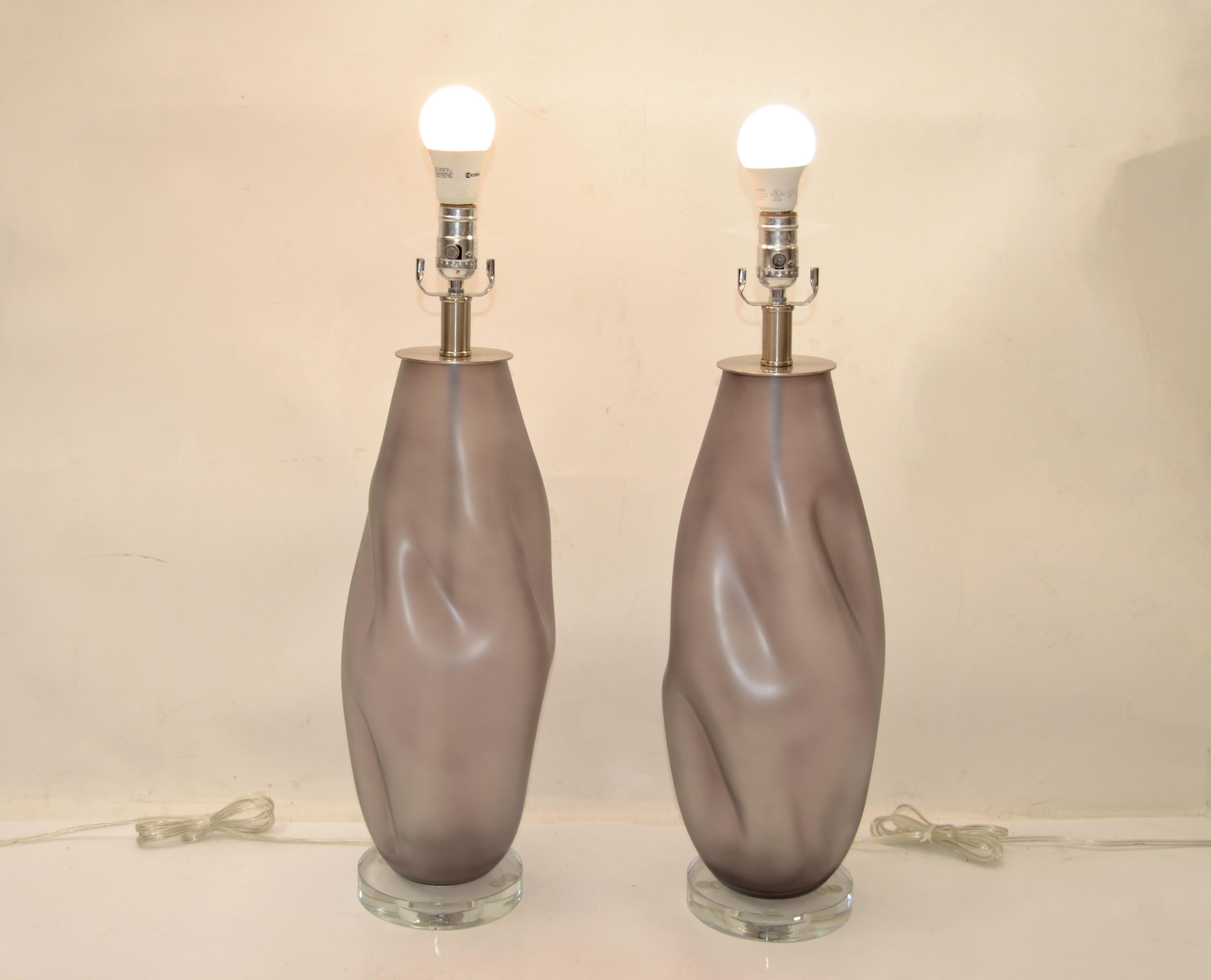 Blenko Mid-Century Modern Gray Blown Art Glass Table Lamps Acrylic Base, Pair For Sale 8