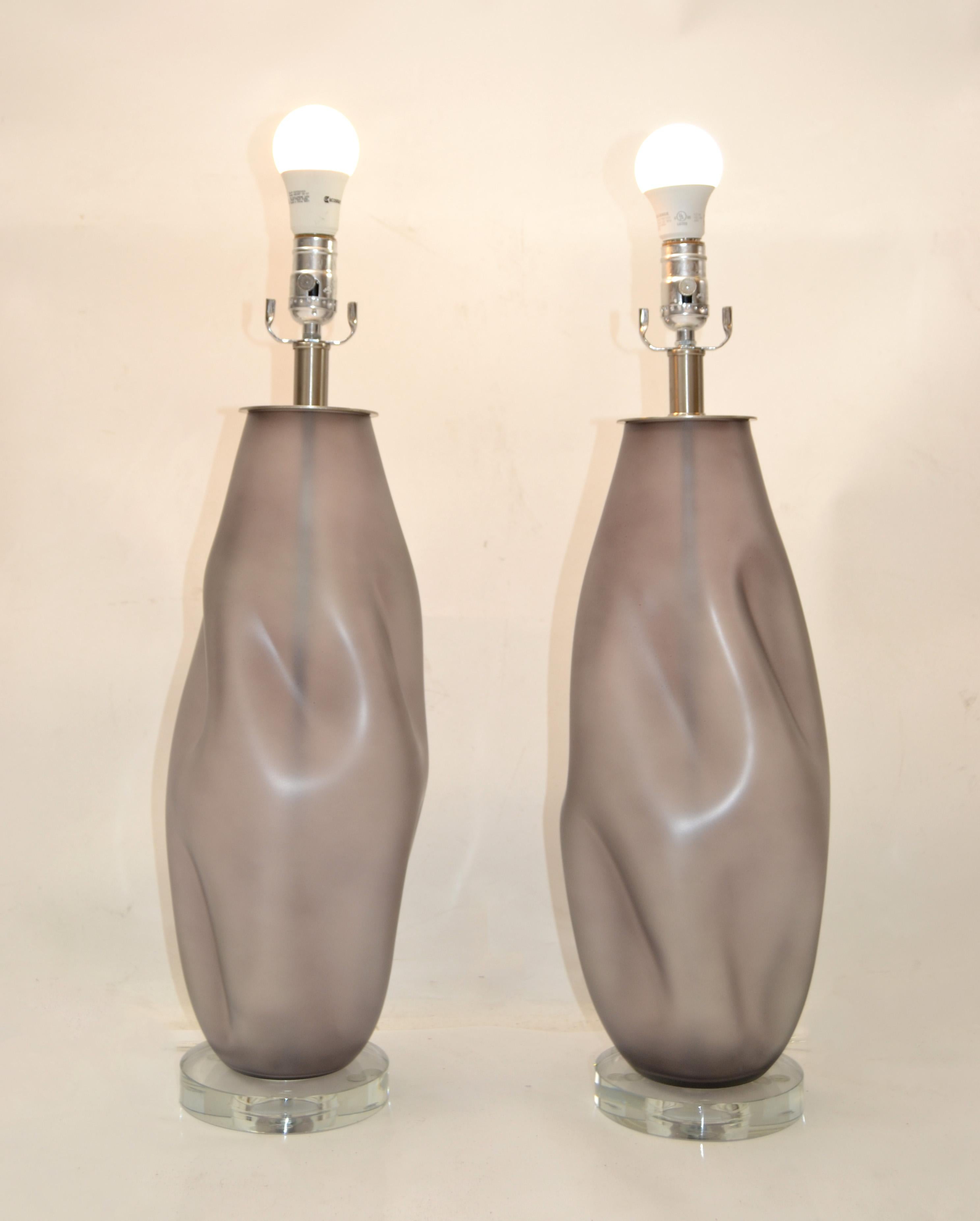 Hand-Crafted Blenko Mid-Century Modern Gray Blown Art Glass Table Lamps Acrylic Base, Pair For Sale