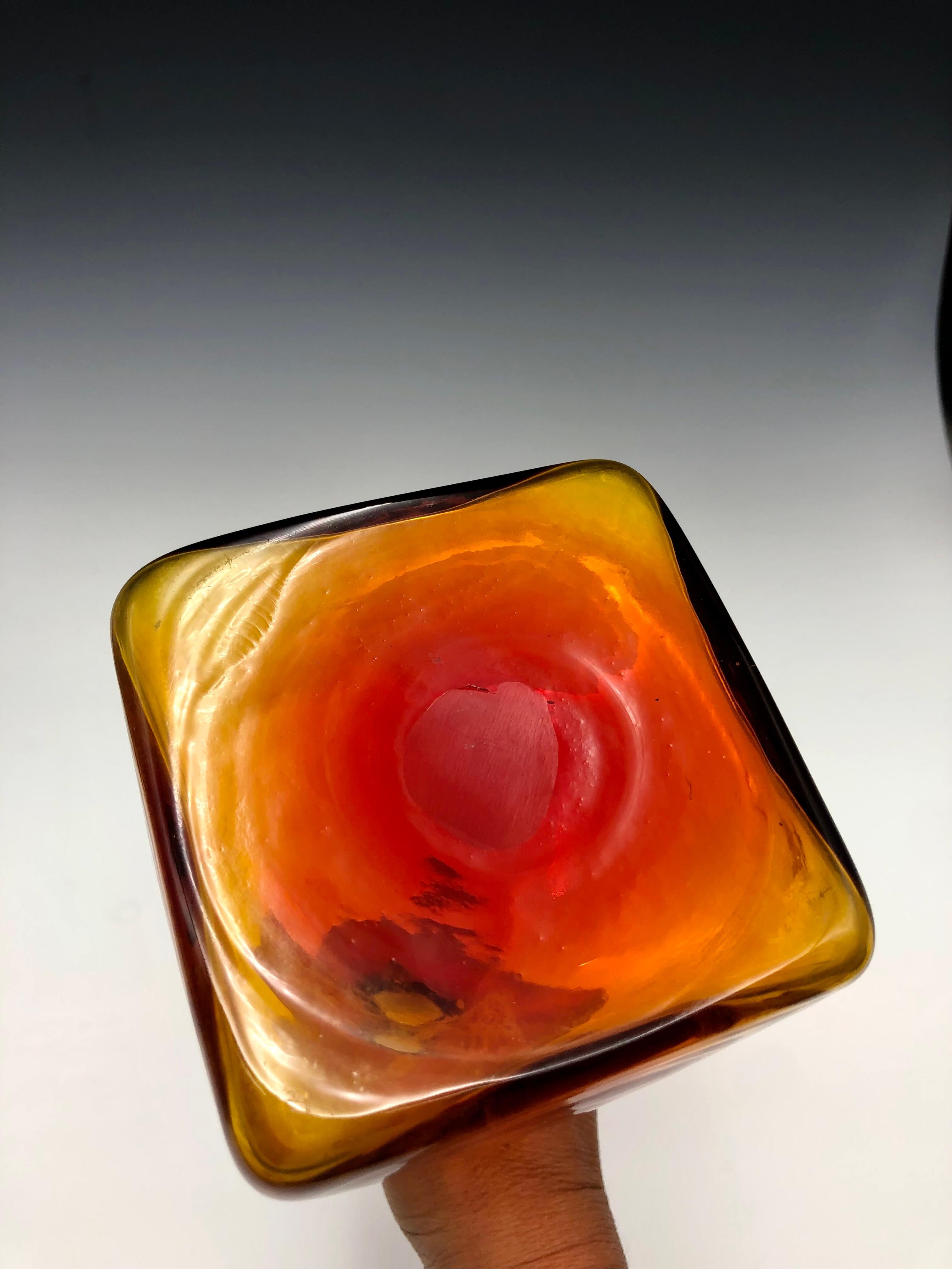 Jarrón de cristal rojo y naranja estilo Blenko Amberina en venta 1