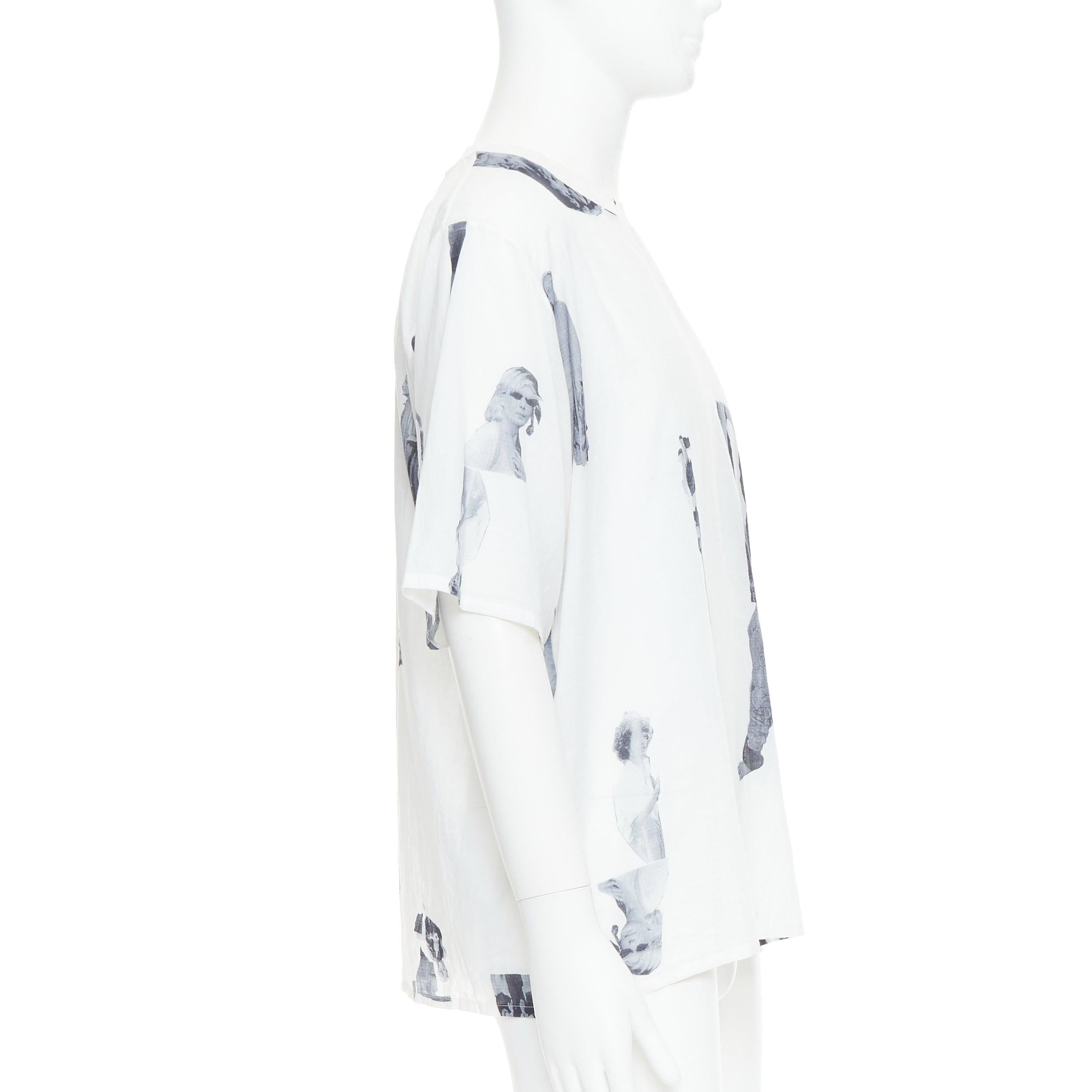 BLESS BERLIN  N31 weiß grau abstrakter Portraitdruck kastenförmiges Top S im Zustand „Gut“ im Angebot in Hong Kong, NT