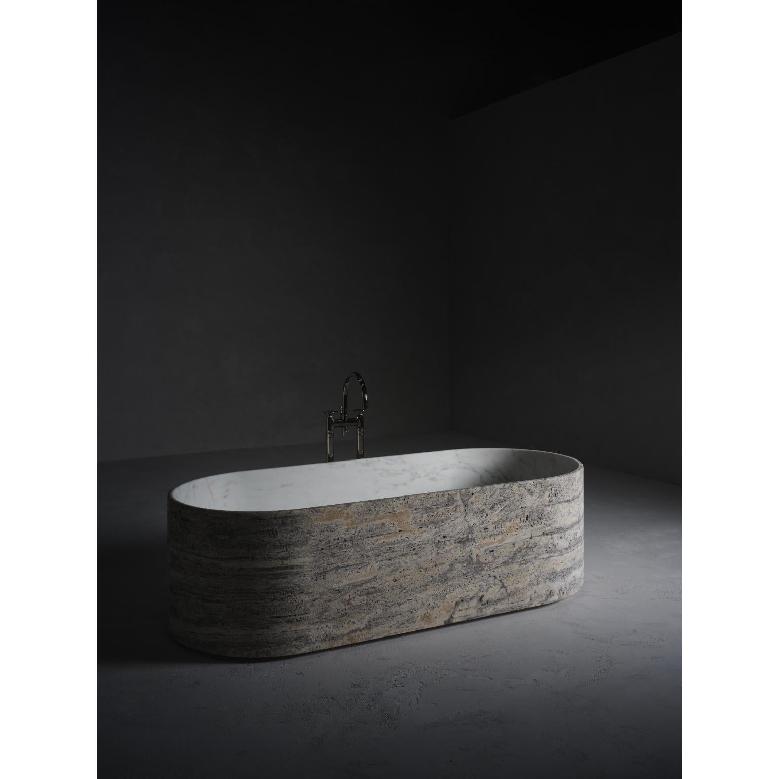 Bendecido círculo de bañera de Kreoo 
Diseñado por Christophe Pillet
Dimensiones: P 80 x An 180 x Al 50.
Materiales: Plata Travertino y mármol Bianco Del Re.
Peso: 553 kg.

Disponible en diferentes opciones de mármol y travertino. Los precios