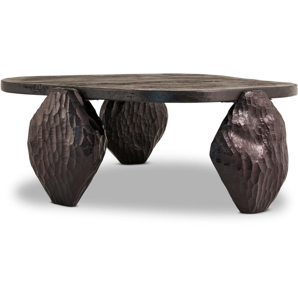 La table d'appoint moderne sculptée à la main & Shou Sugi Ban noire Blessing fait partie de la collection Blessing. Il est conçu par Egg Designs et fabriqué en Afrique du Sud.
.
La table est en acajou africain et sa finition est réalisée selon