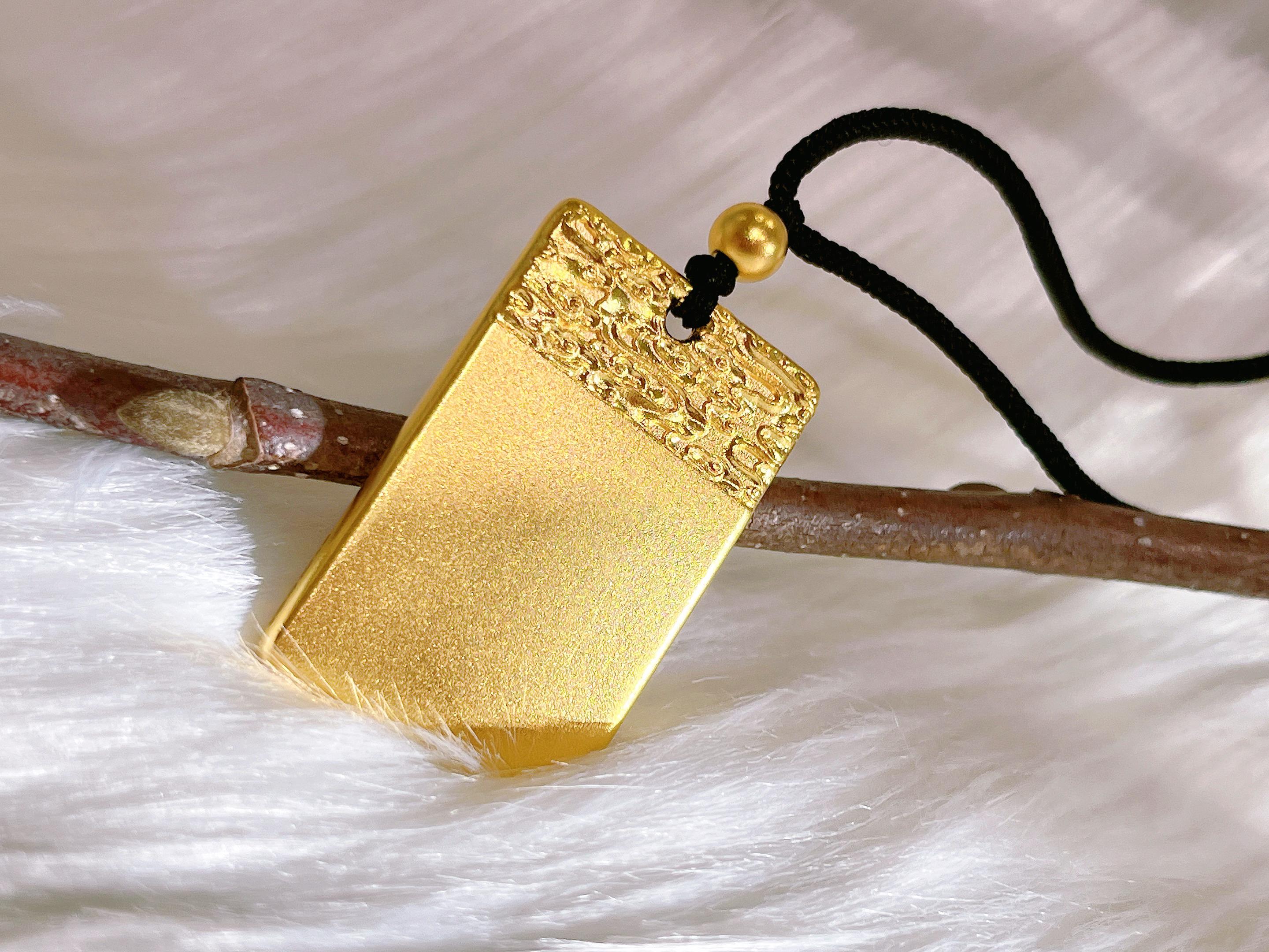 Collar Placa de Bendición en Oro Amarillo de 24 Kilates en Nuevo estado para la venta en Macau, MO