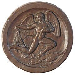 "Benedizione dell'industria della pesca", scultura in bronzo a bassorilievo in stile Art Déco con un nudo.