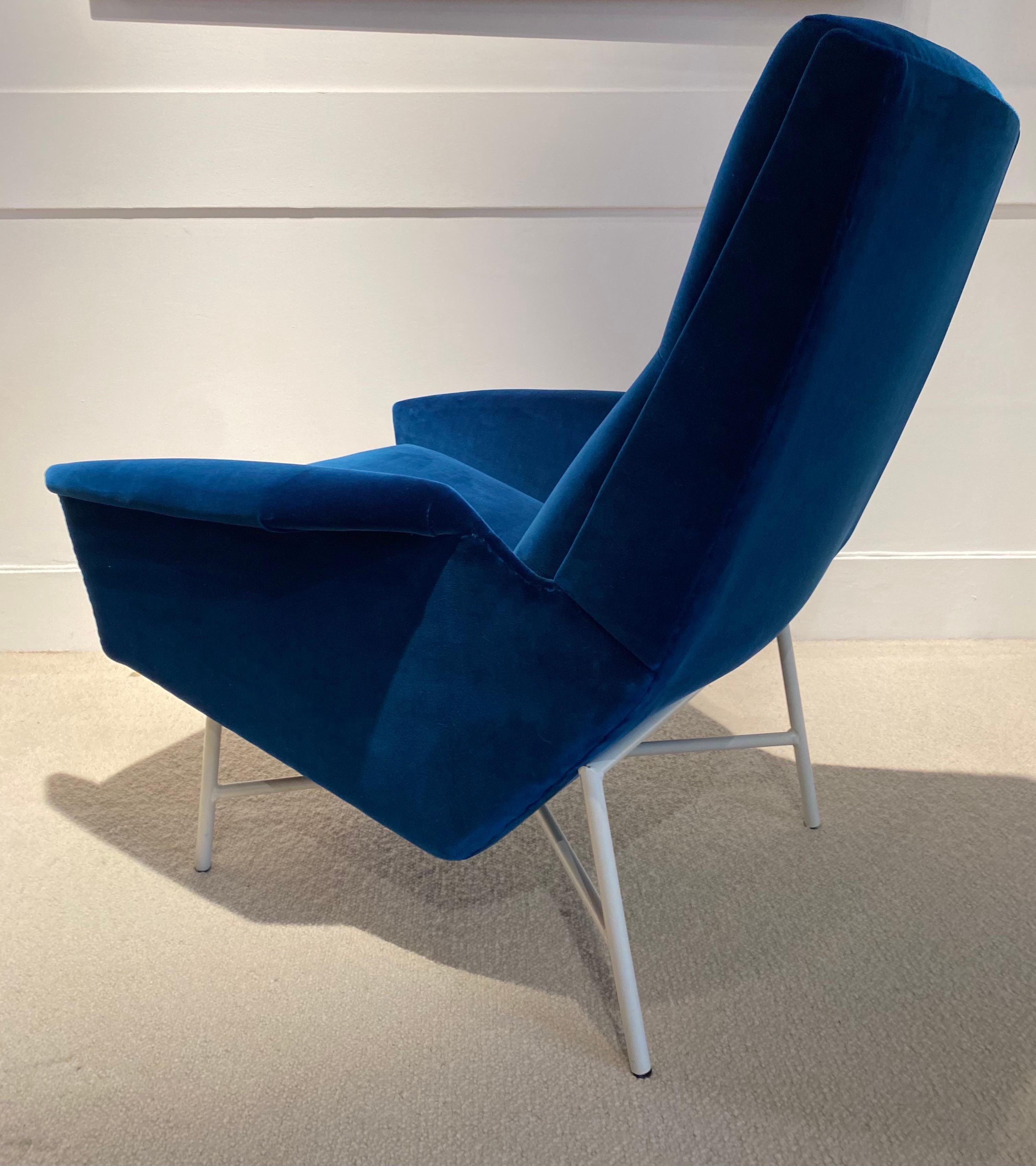 bleu chair