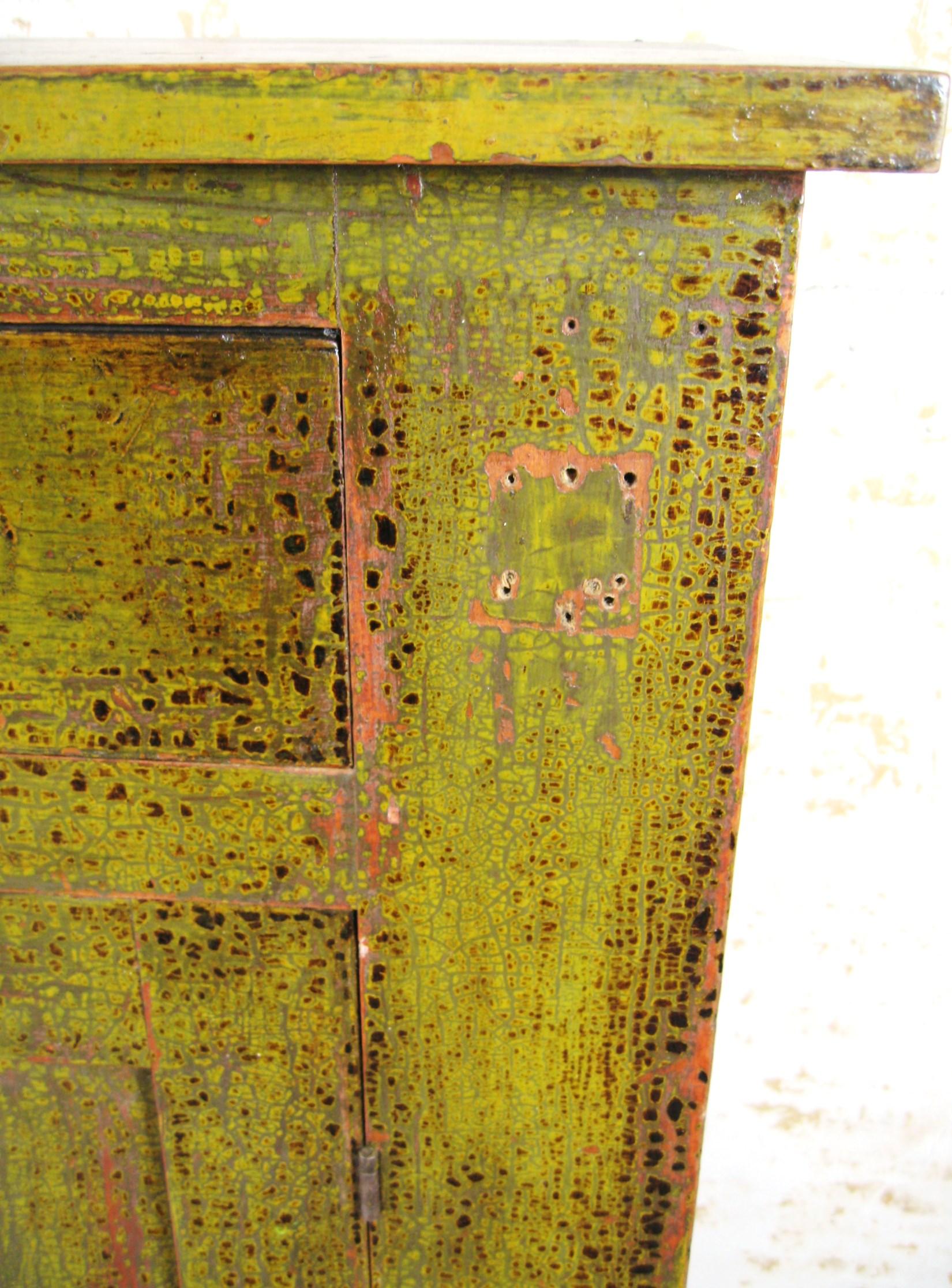 Blind door 2 Schublade Grün lackiert 1860er Schrank (Mittleres 19. Jahrhundert) im Angebot