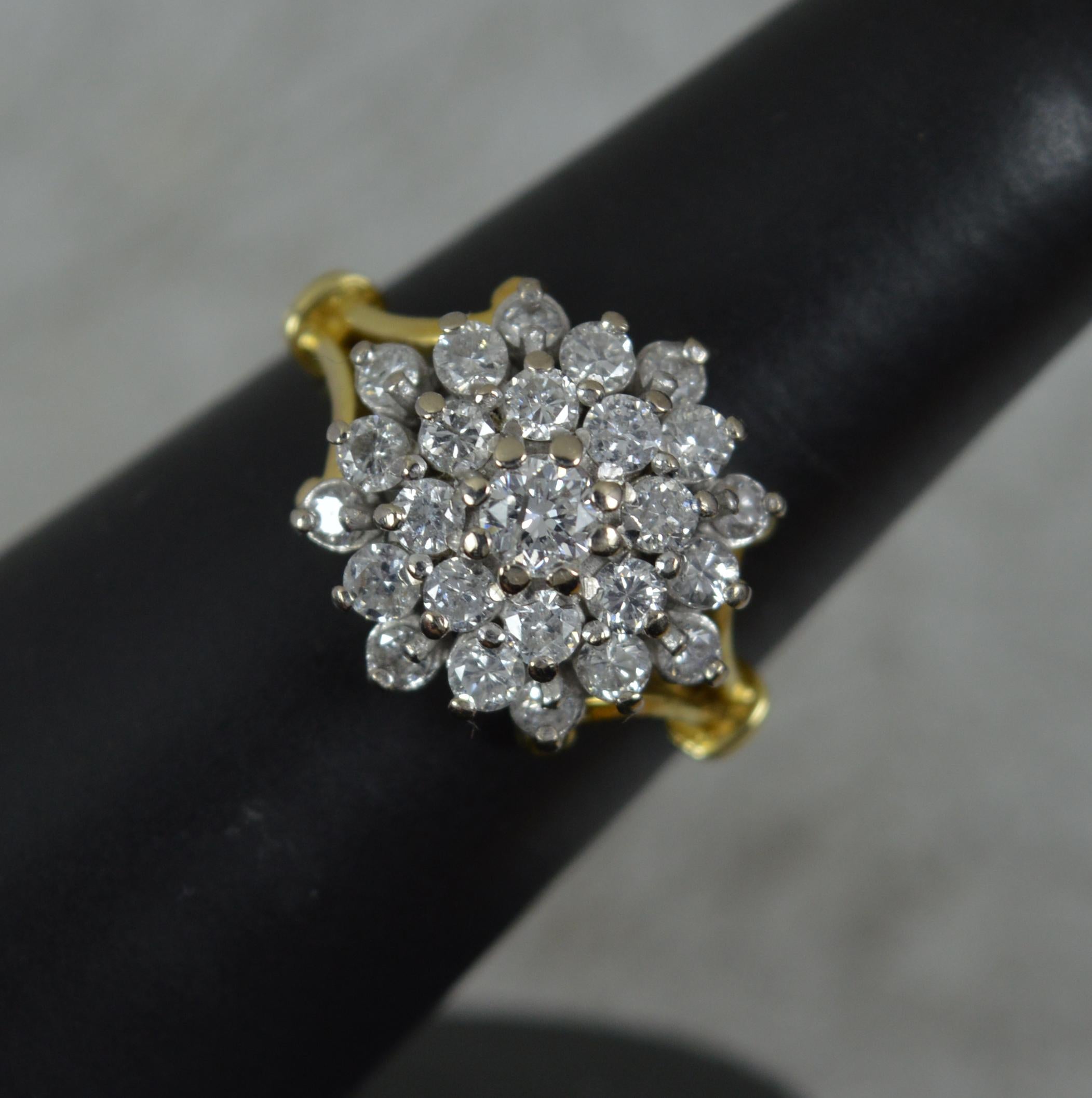 Bling 1,00 Karat Diamant und 18 Karat Gelbgold Cluster-Ring im Angebot 6
