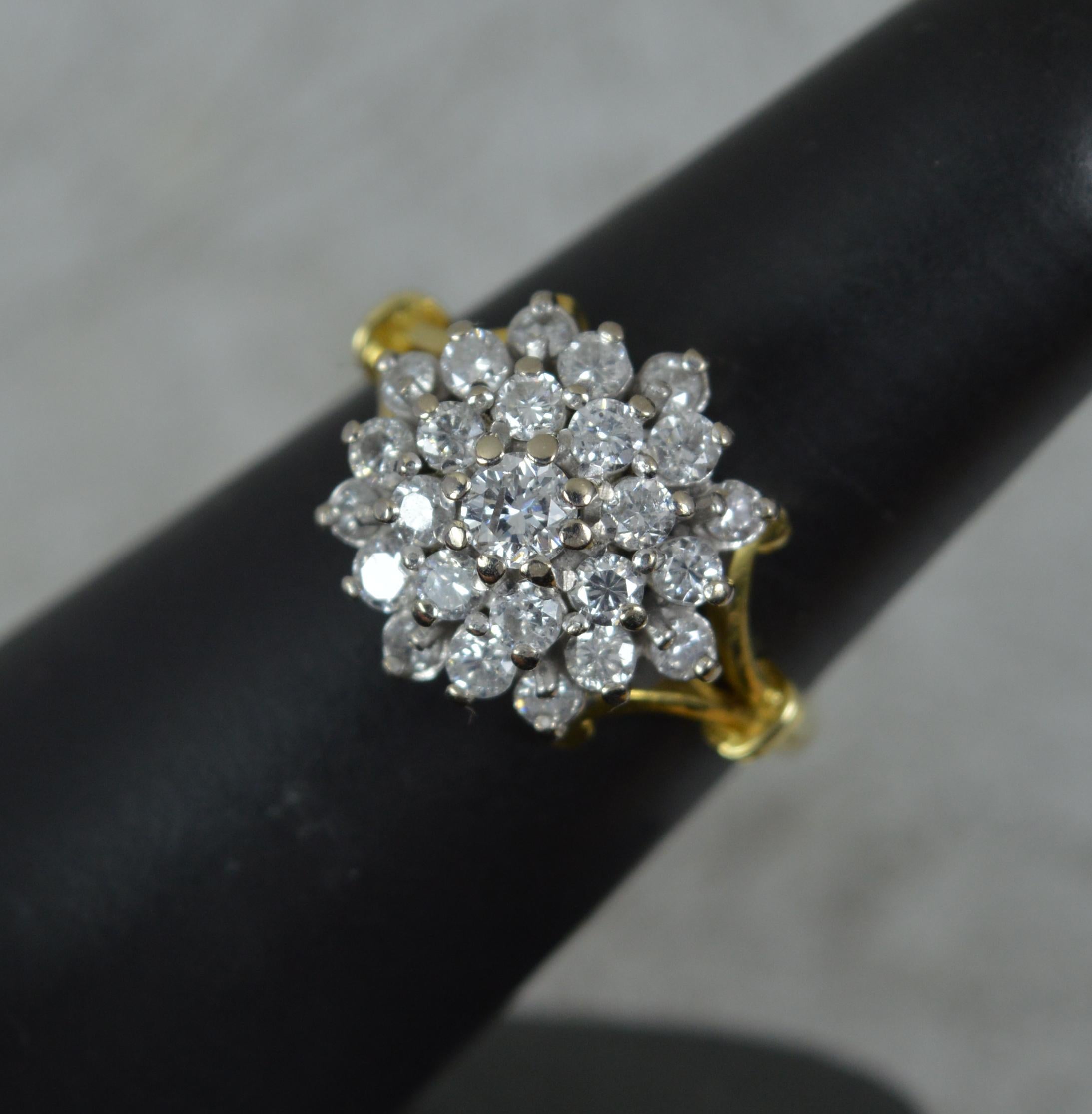 Bling 1,00 Karat Diamant und 18 Karat Gelbgold Cluster-Ring im Angebot 7