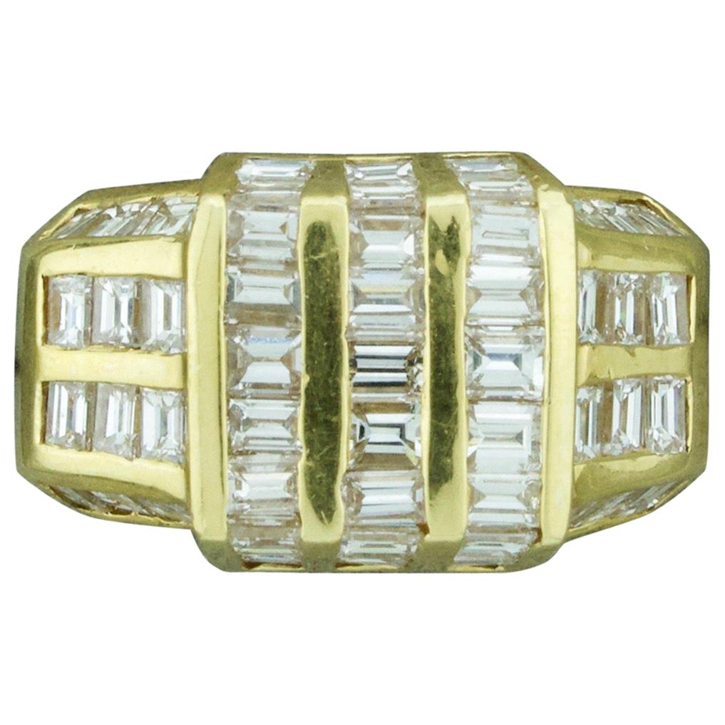 Blingy Diamond Ring in 18 Karat Yellow Gold 2.05 Carat For Sale
