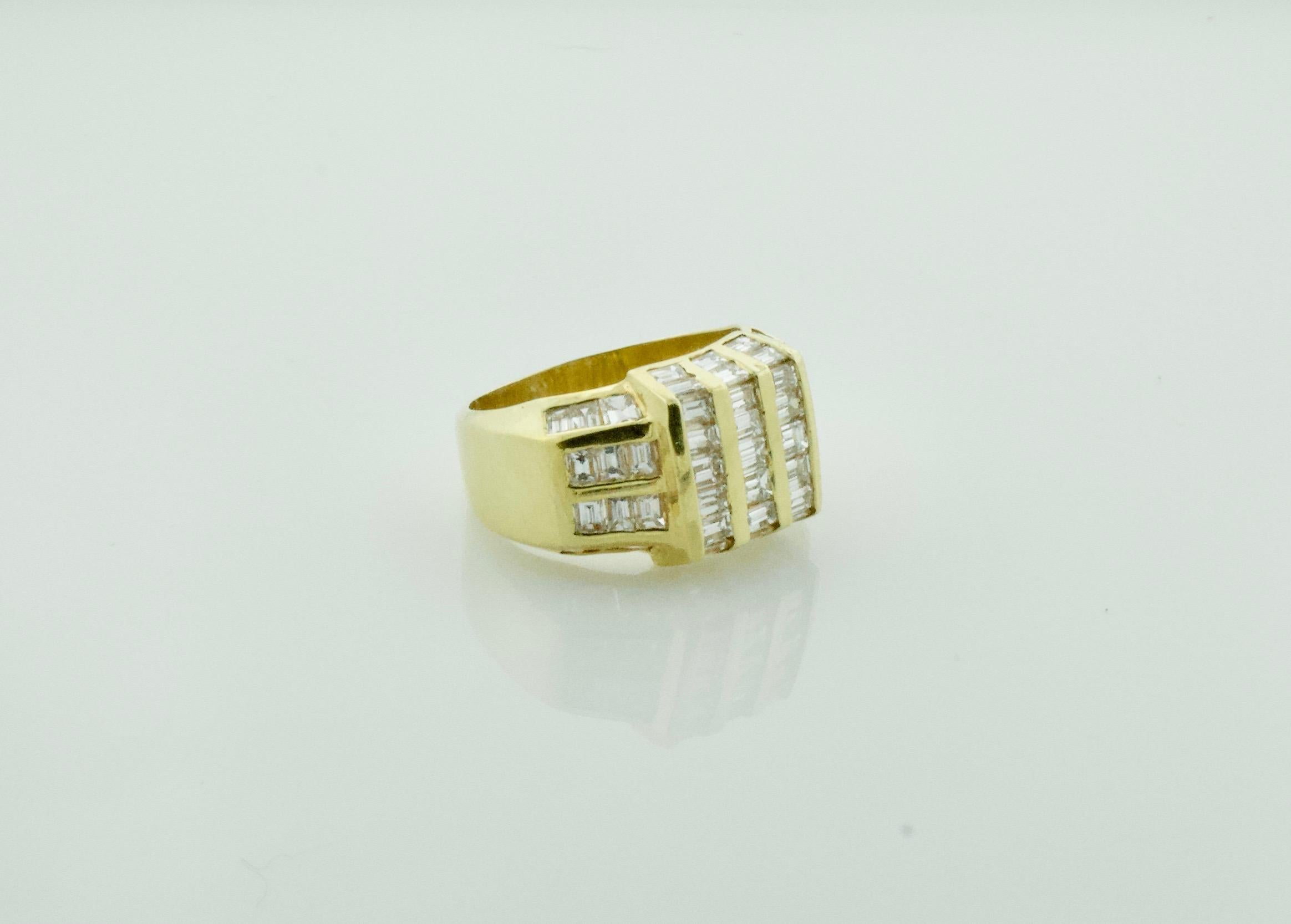 Modern Blingy Diamond Ring in 18 Karat Yellow Gold 2.05 Carat For Sale