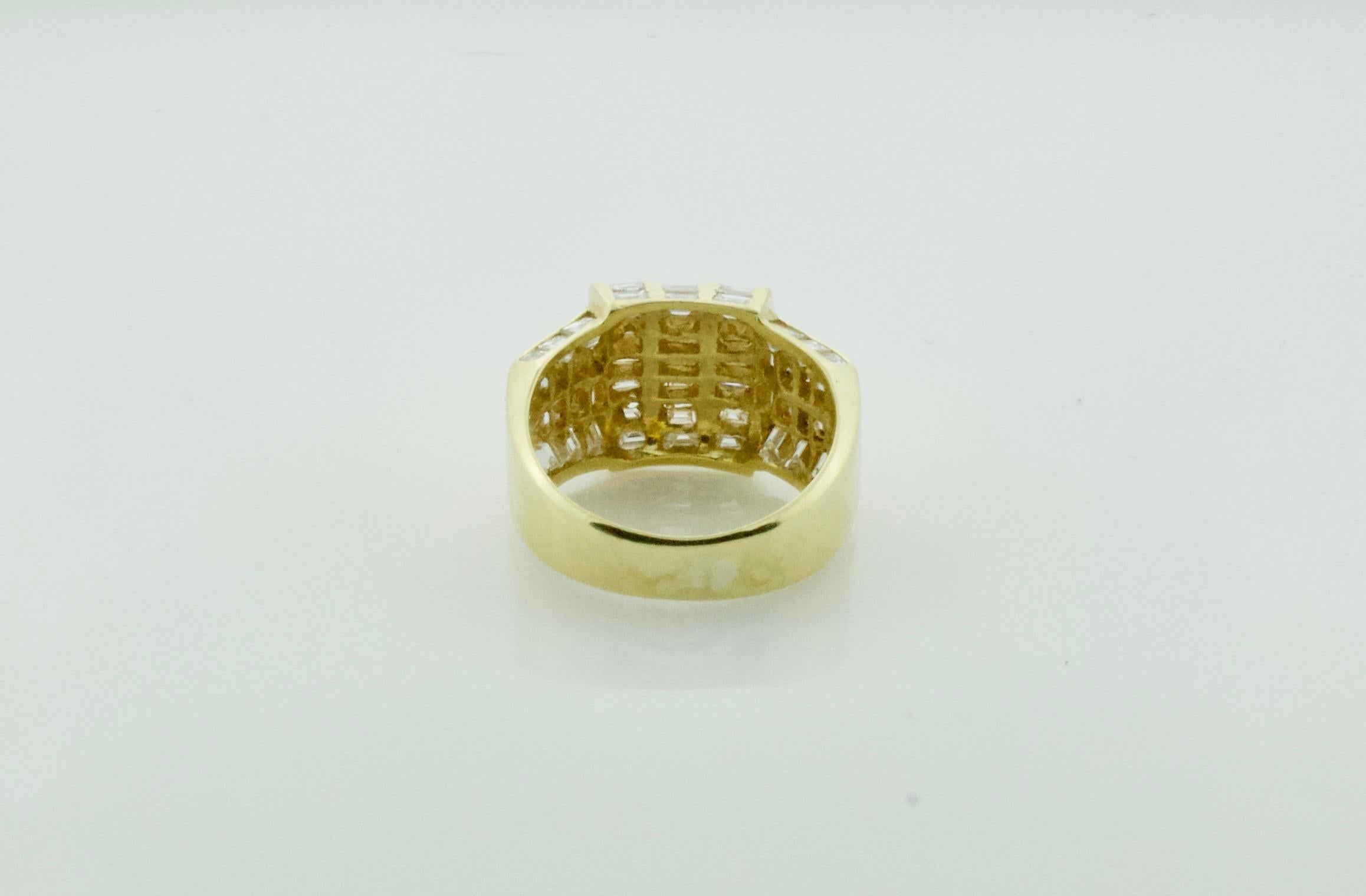 Blingy Diamond Ring in 18 Karat Yellow Gold 2.05 Carat In Excellent Condition For Sale In Wailea, HI