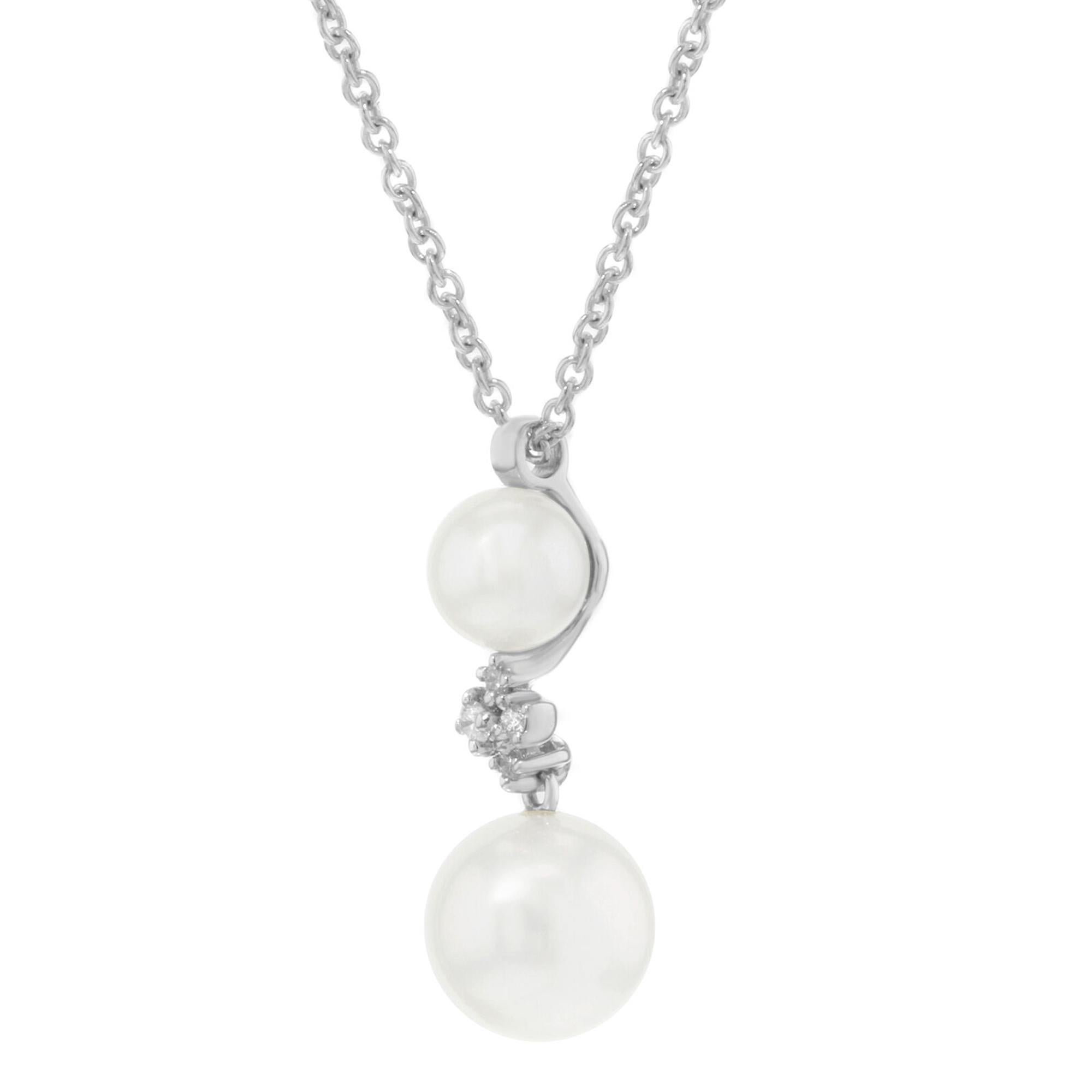 The best gift for bridesmaids is here! Freshwater pearls and natural diamond pendant necklace from Bliss by Damiani. Crafted in 18k white gold and encrusted with 0.04 cttw of round cut diamonds. Chain length: 18 inches. Pearl size: 5 mm. Pendant