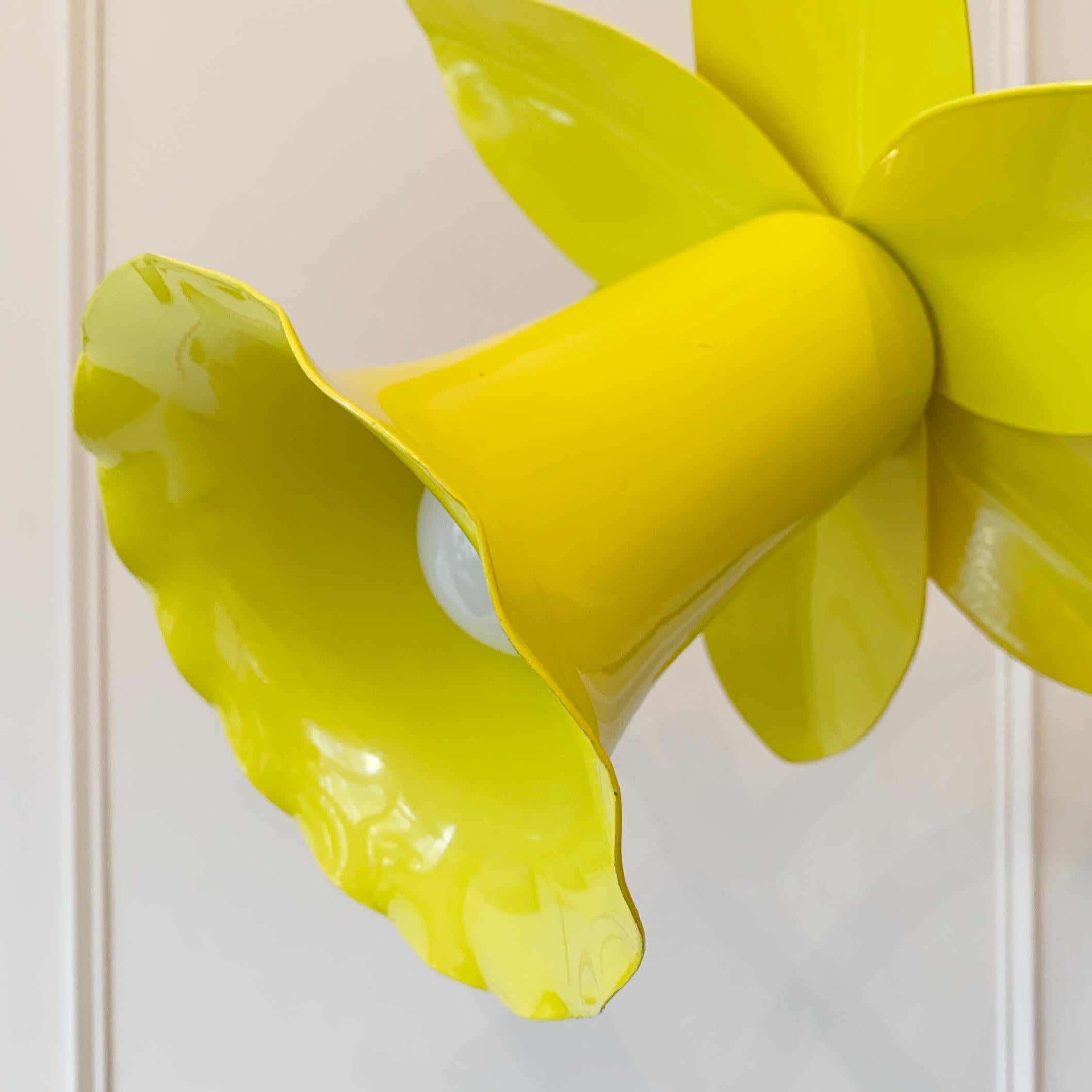 Post-Modern Bliss Daffodil Floor Lamp 1985 in Excellent Condition