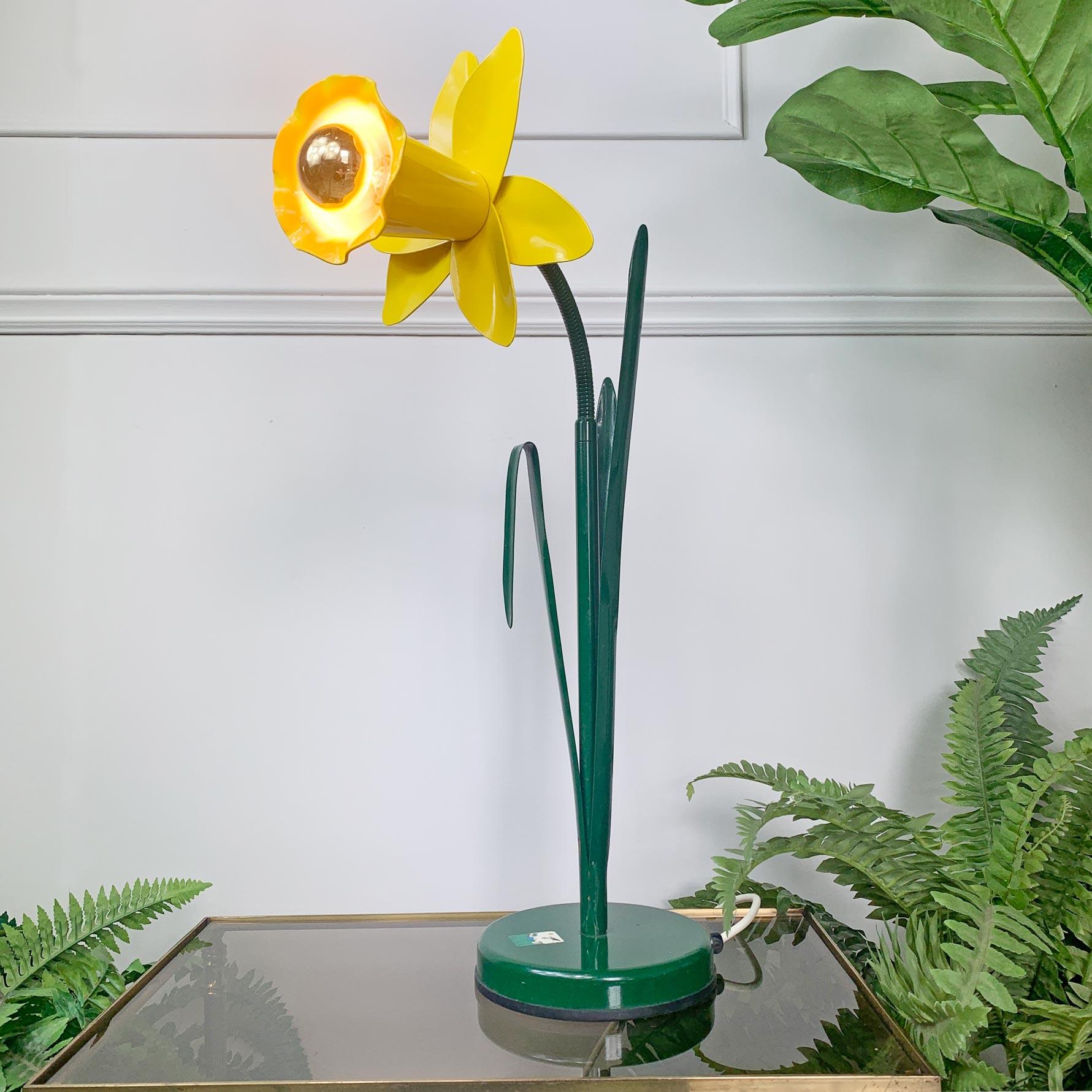 Iconic 'Bliss' designer daffodil table lamp
Yellow metal daffodil shaped lamp, designed in the UK by bliss in the 1980's
This example is in fantastic condition, only one small loss of enamel as shown.

Measures: 55cm height (as shown in