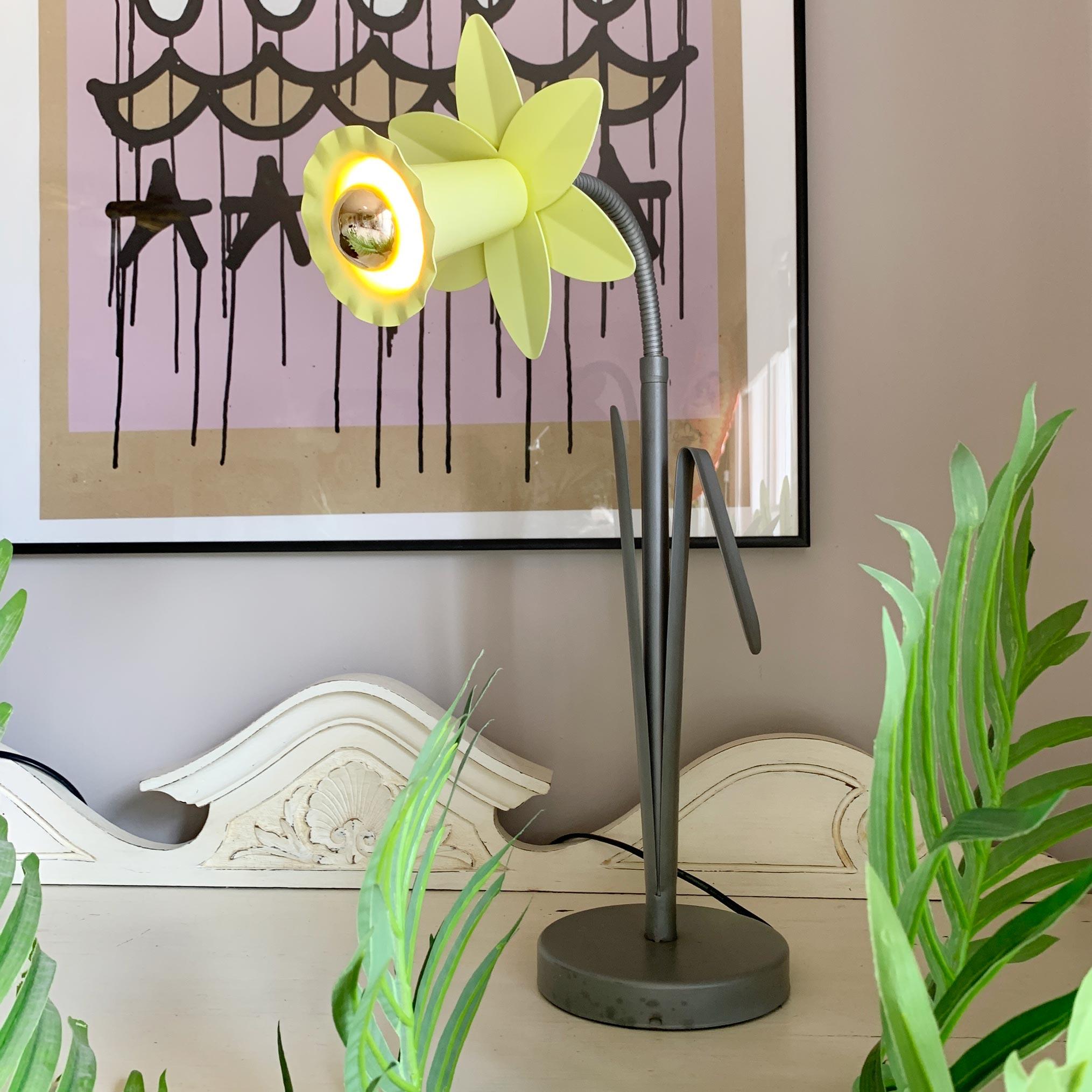 Iconic 'Bliss' designer daffodil table lamp
Sherbet lemon yellow metal daffodil shaped lamp with silver leaves, designed in the UK by Bliss in the 1980s
This rare example is in great condition

Measures: 55cm height (as shown in photograph) 69cm