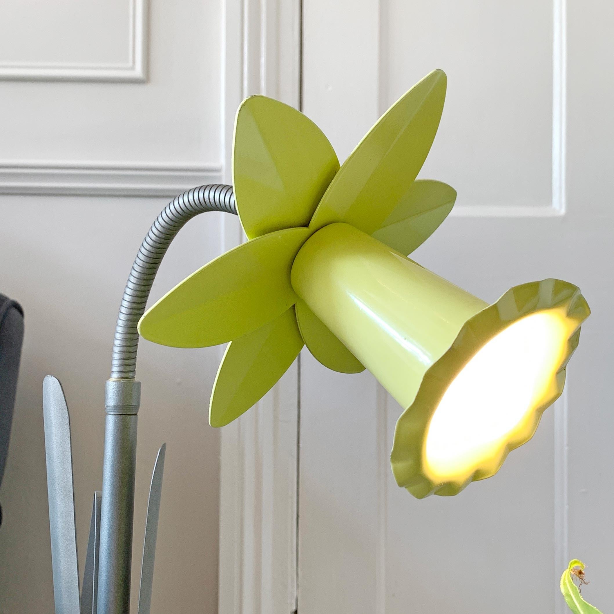 bliss daffodil lamp
