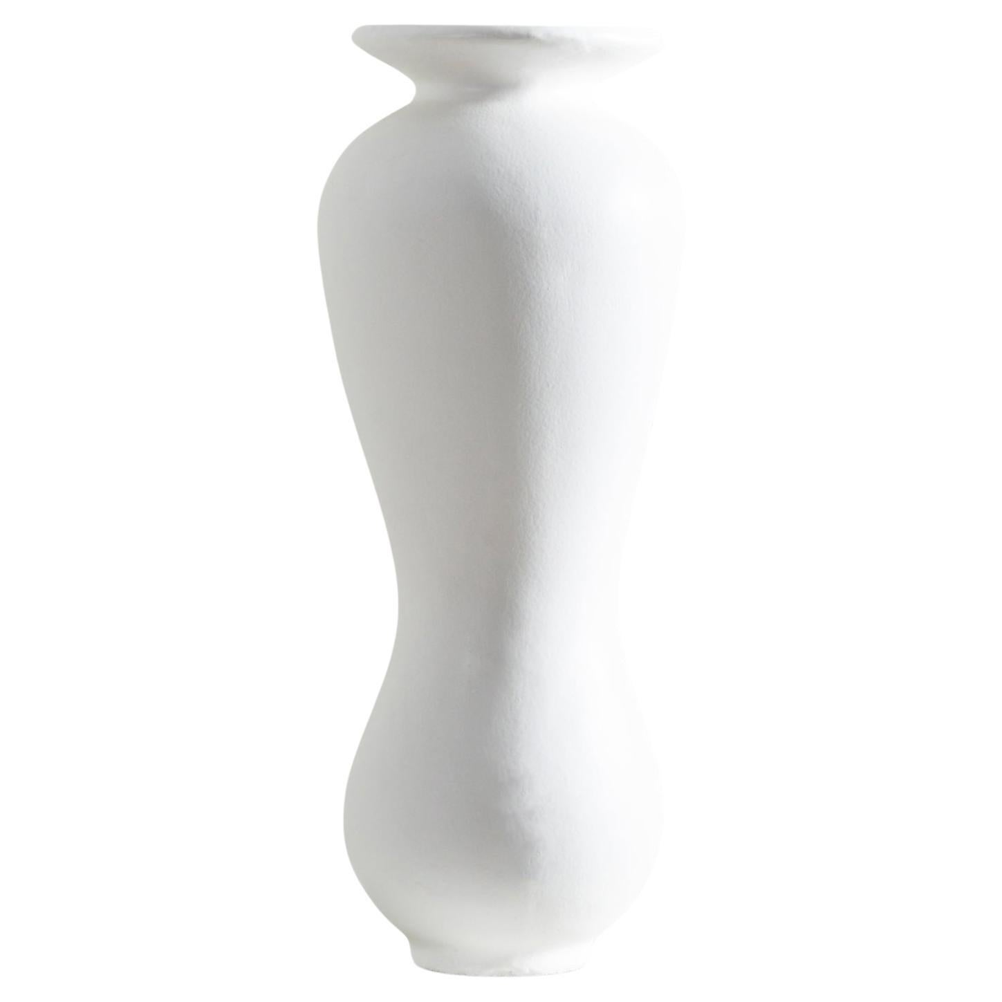 Vaso scultura Bliss, forma organica fatta a mano in bianco