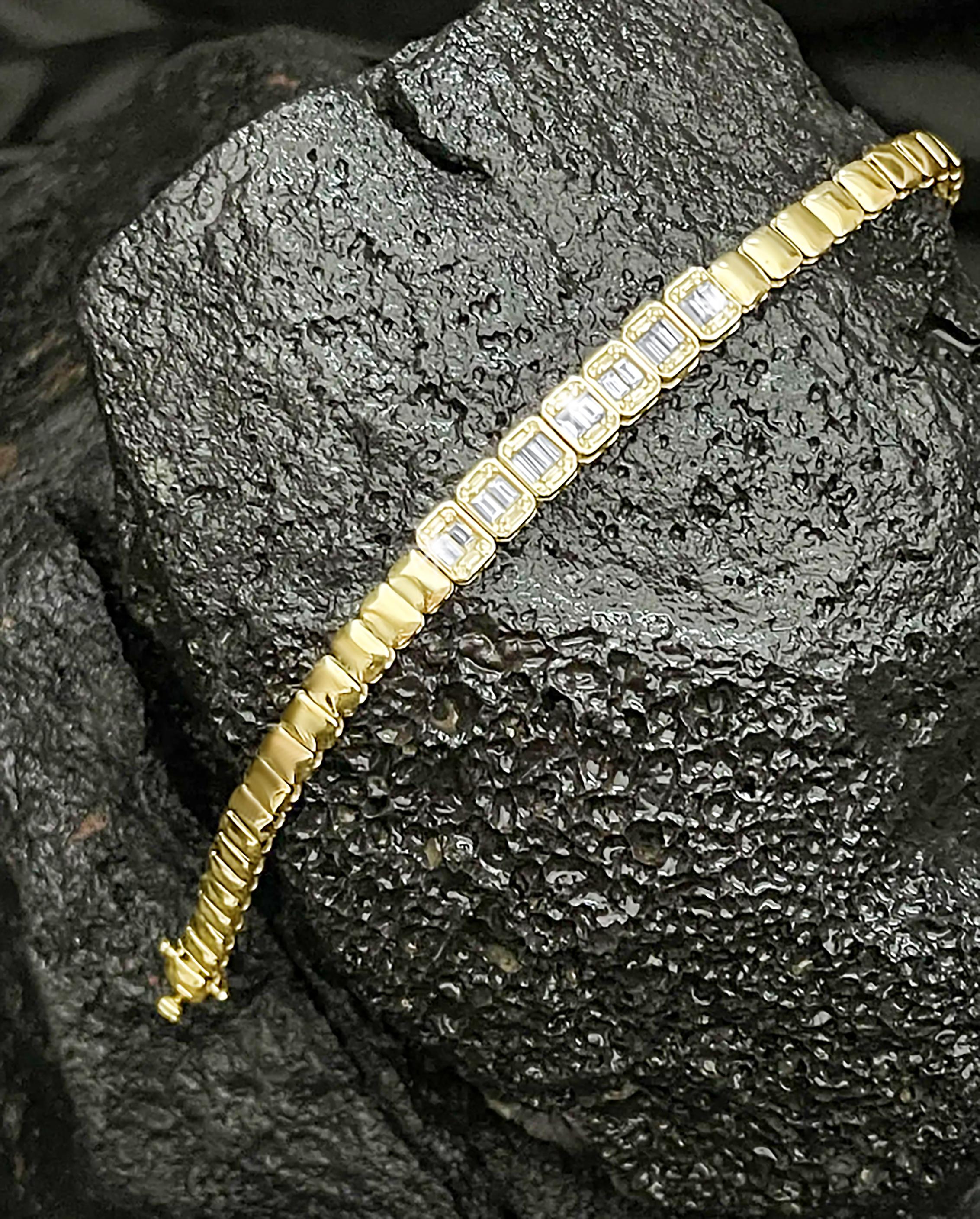 Modern Emerald Cut Diamond 14K Gold Bezel Tennis Bracelet For Sale