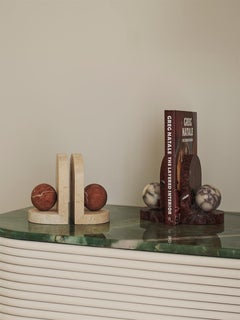 Sujetalibros de mármol Blitz Merlot y Viola Por Greg Natale