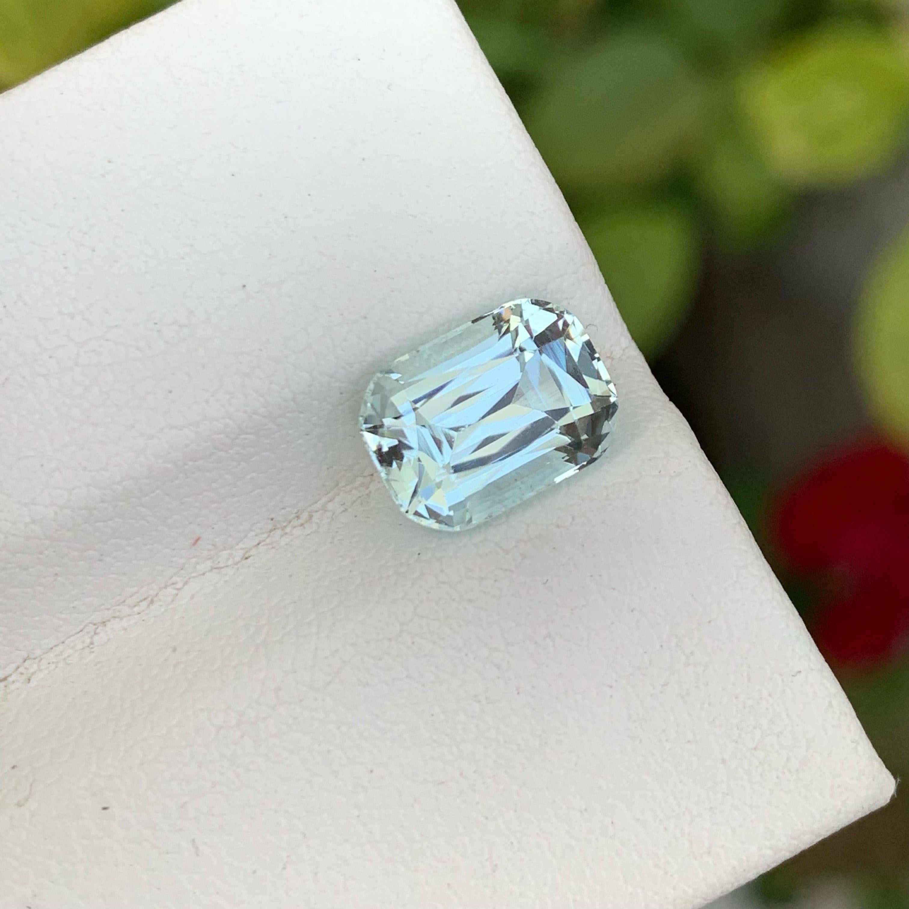 3 carat aquamarine stone
