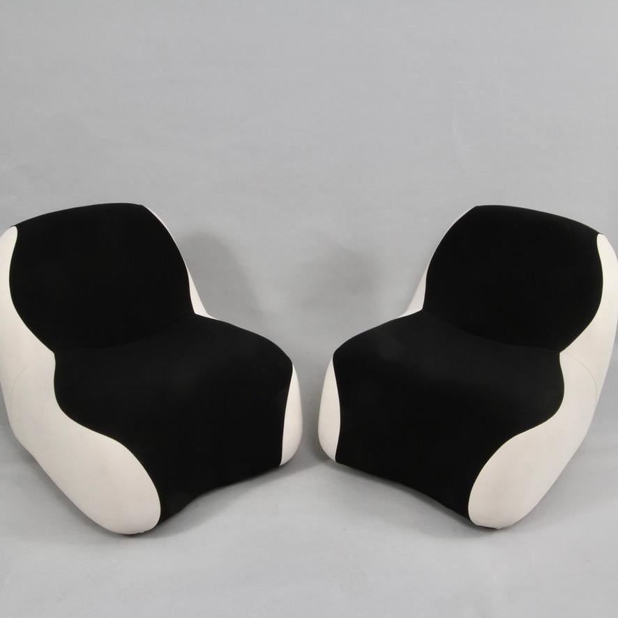 The curvaceous shape and soft molded foam of the Blob chairs feature stretchable fabric covering that provides comfort in any modern setting, whether public spaces, private offices or residential. The seat and back are a one-piece injection