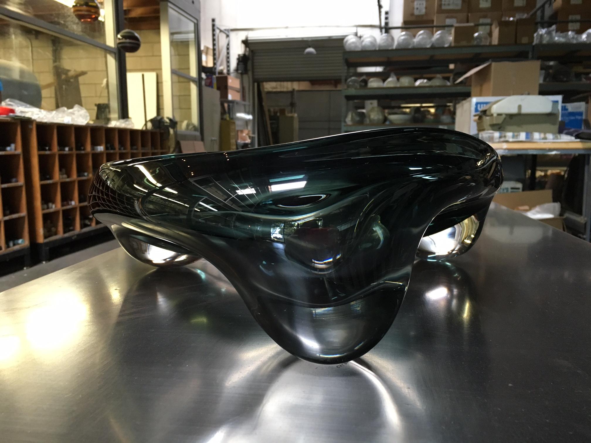 Mid-Century Modern Blob Grey Thick Bowl, verre soufflé à la bouche - Made to Order en vente