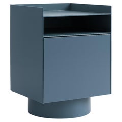 Comodino Bloc, metallo lavorato a mano, look minimalista e moderno in blu