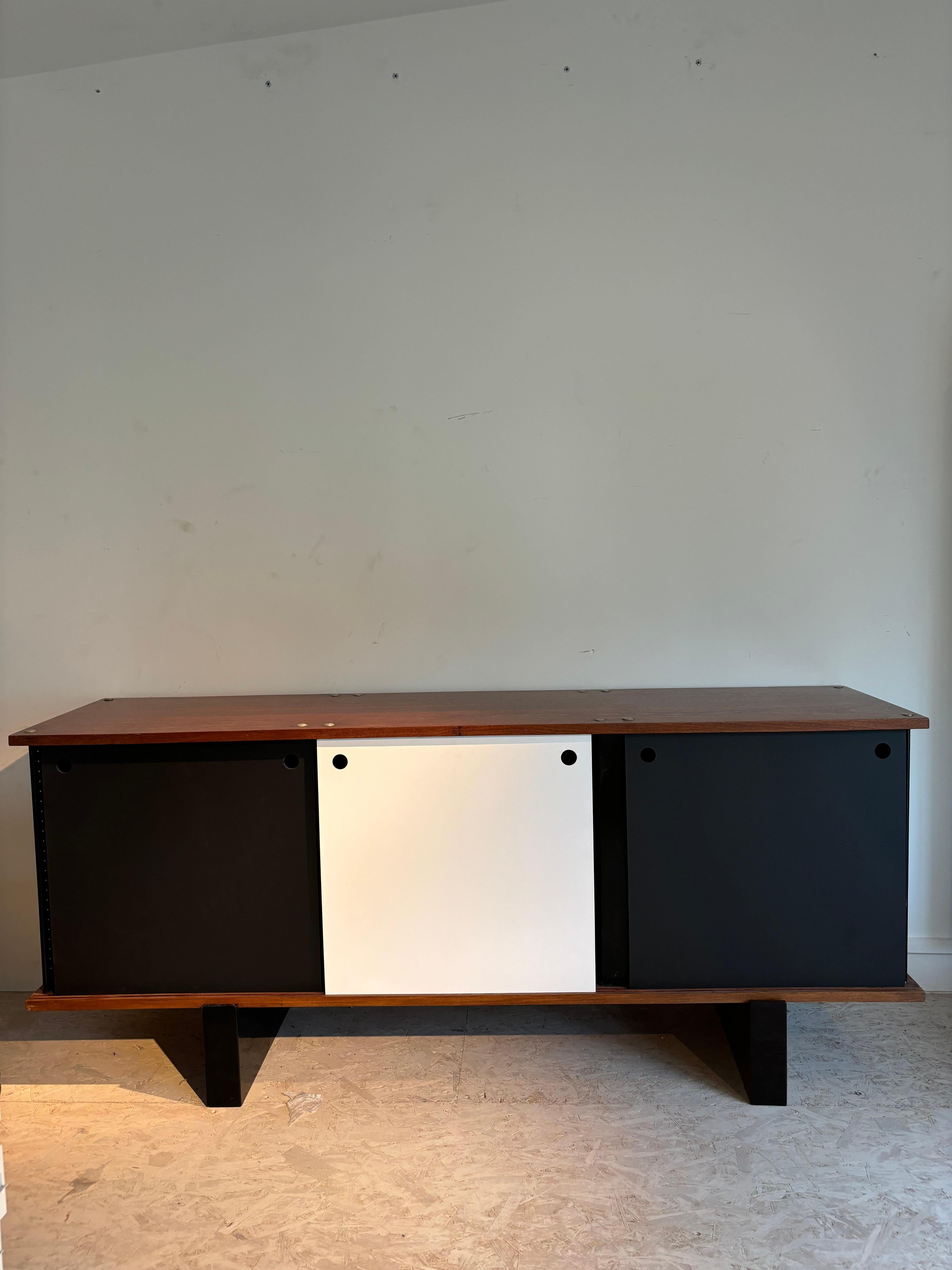 Mid-Century Modern Buffet Bloc de Charlotte Perriand en vente