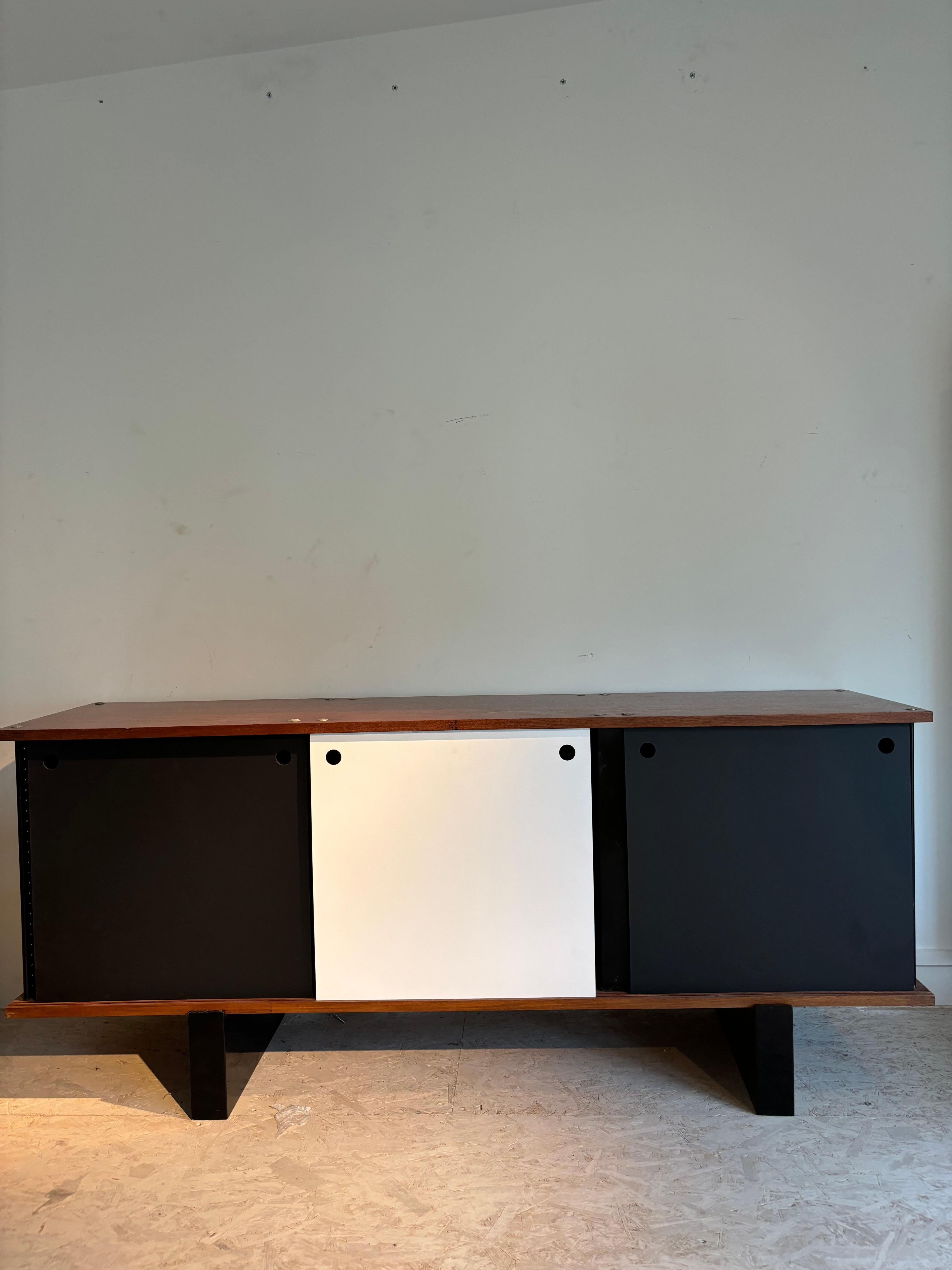 Français Buffet Bloc de Charlotte Perriand en vente