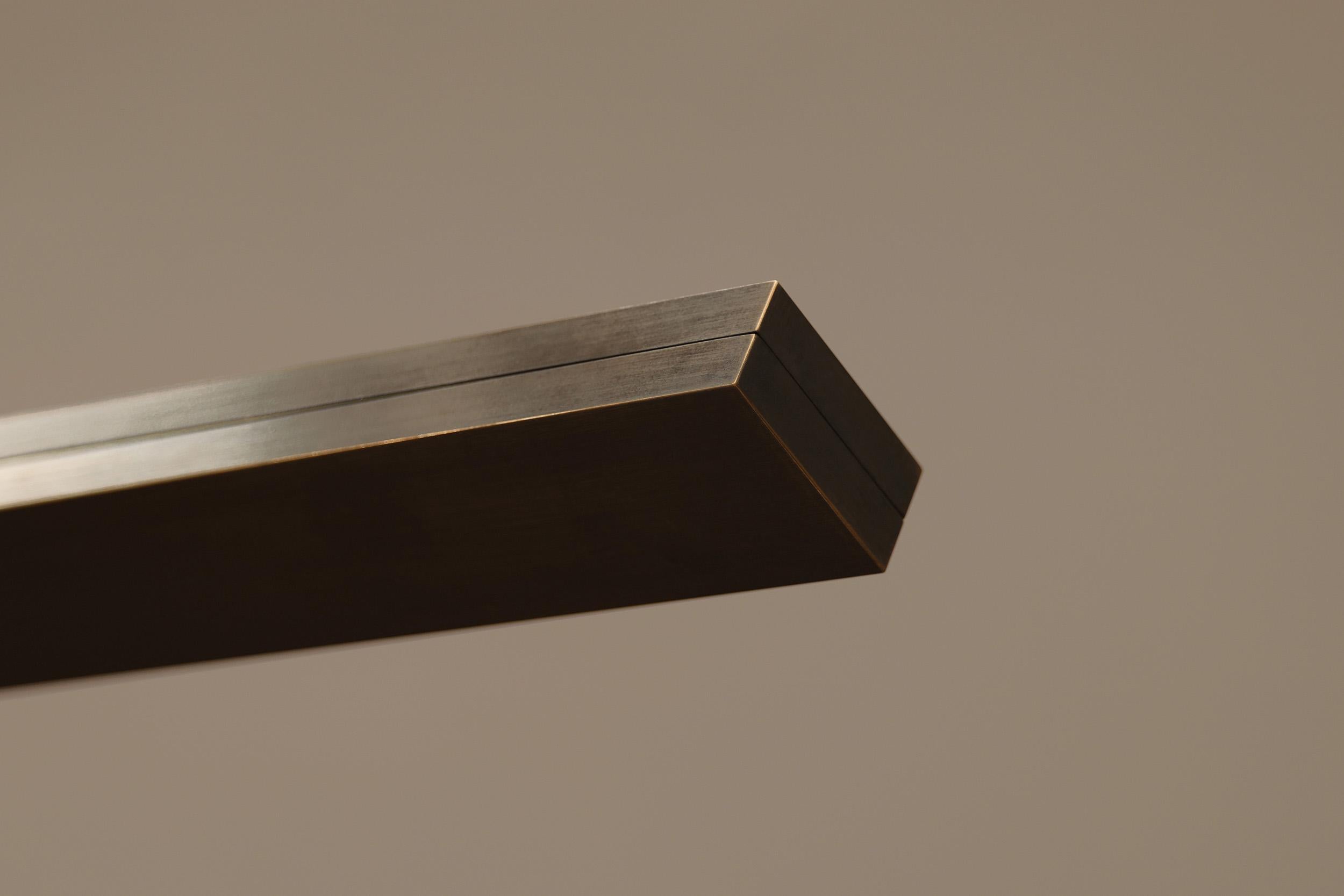 Bloc Vertical Pendant, luminaire LED sculptural brutaliste, laiton en vente 3