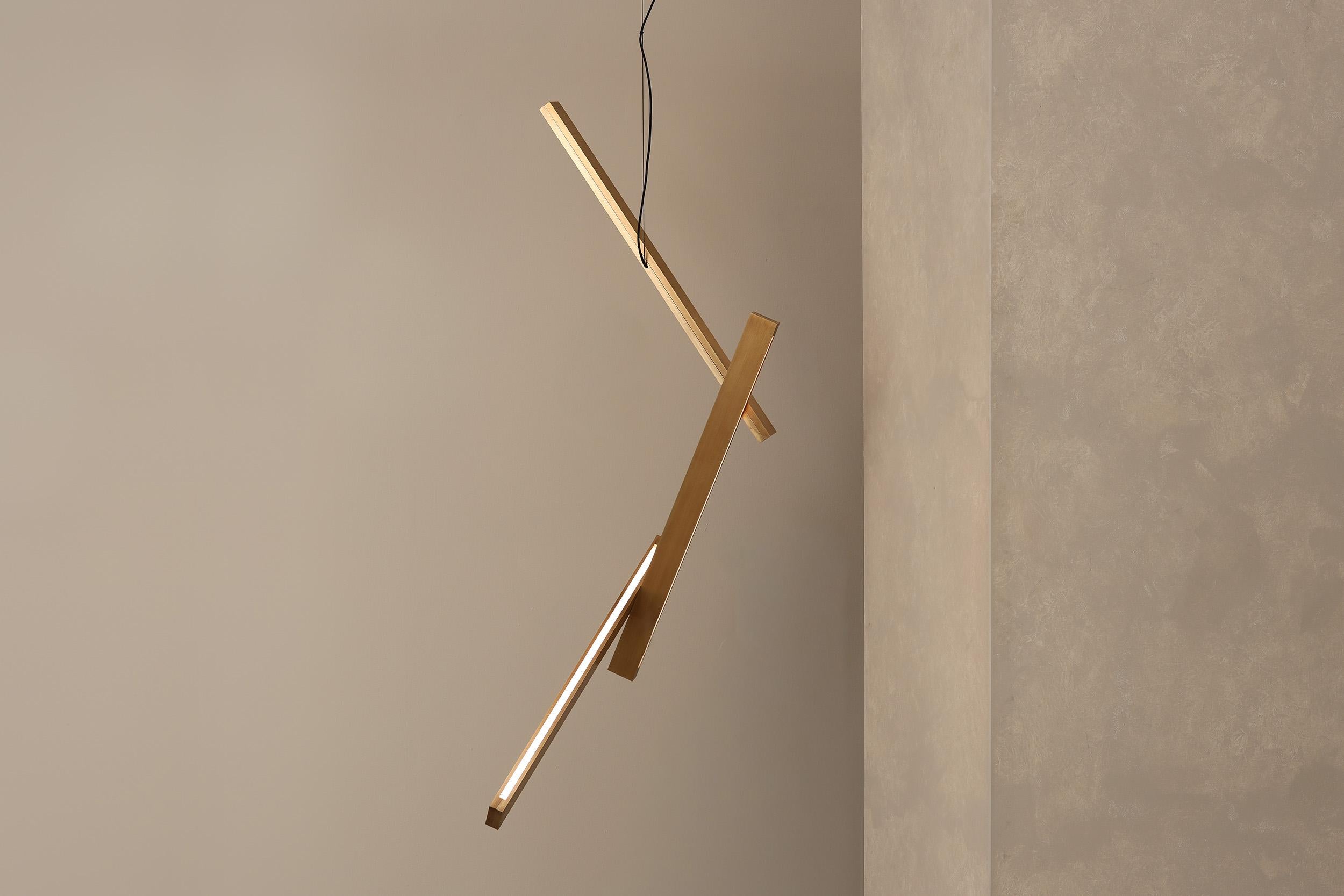 Moderne Bloc Vertical Pendant, luminaire LED sculptural brutaliste, laiton en vente