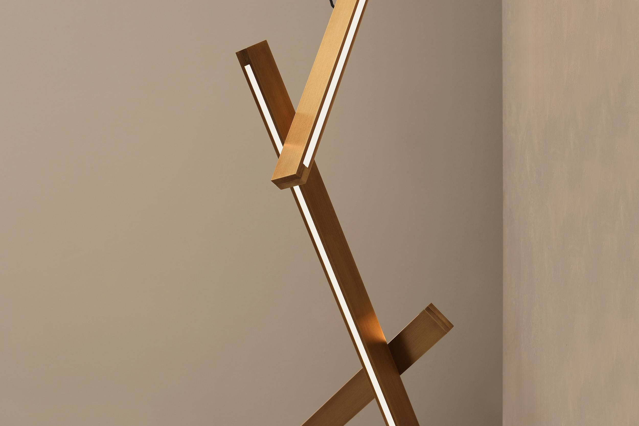 XXIe siècle et contemporain Bloc Vertical Pendant, luminaire LED sculptural brutaliste, laiton en vente