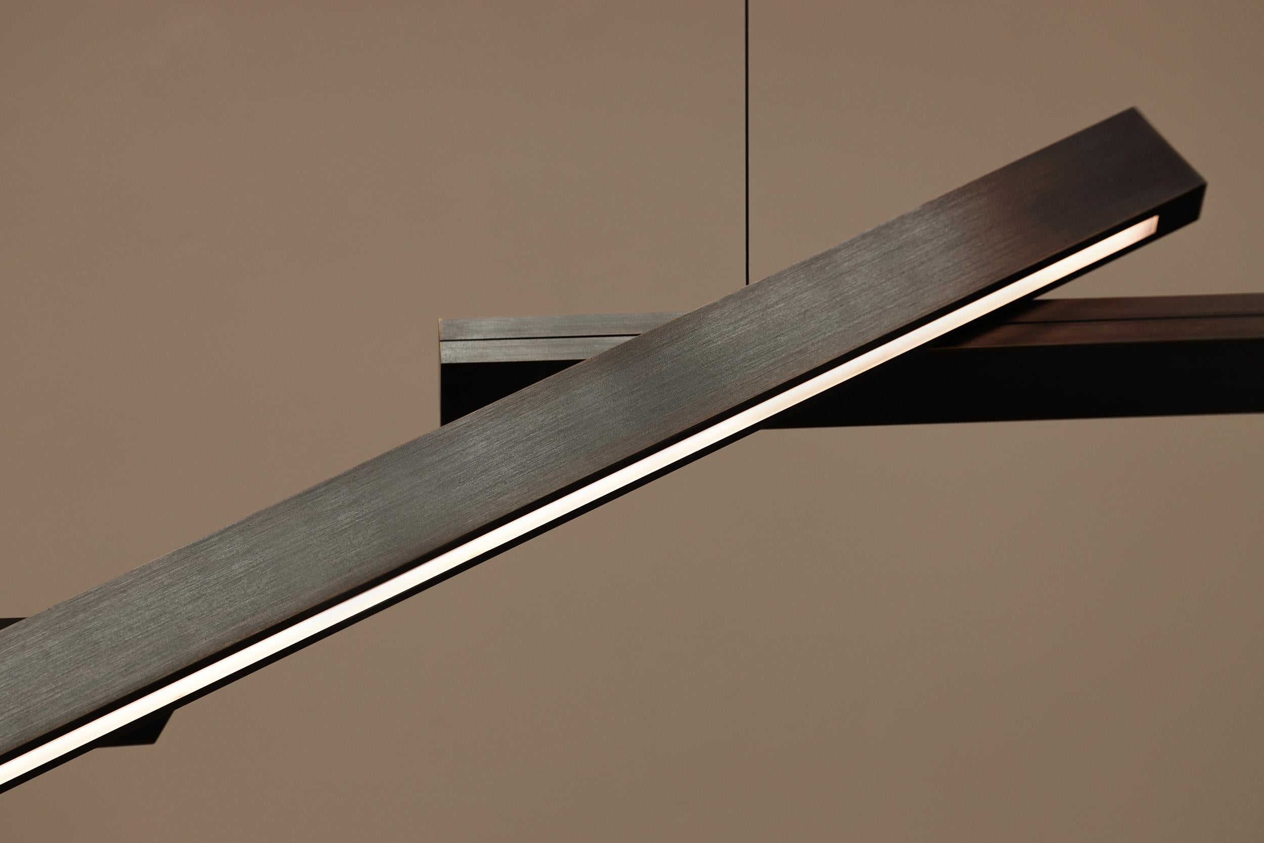 Bloc Vertical Pendant, luminaire LED sculptural brutaliste, laiton en vente 1