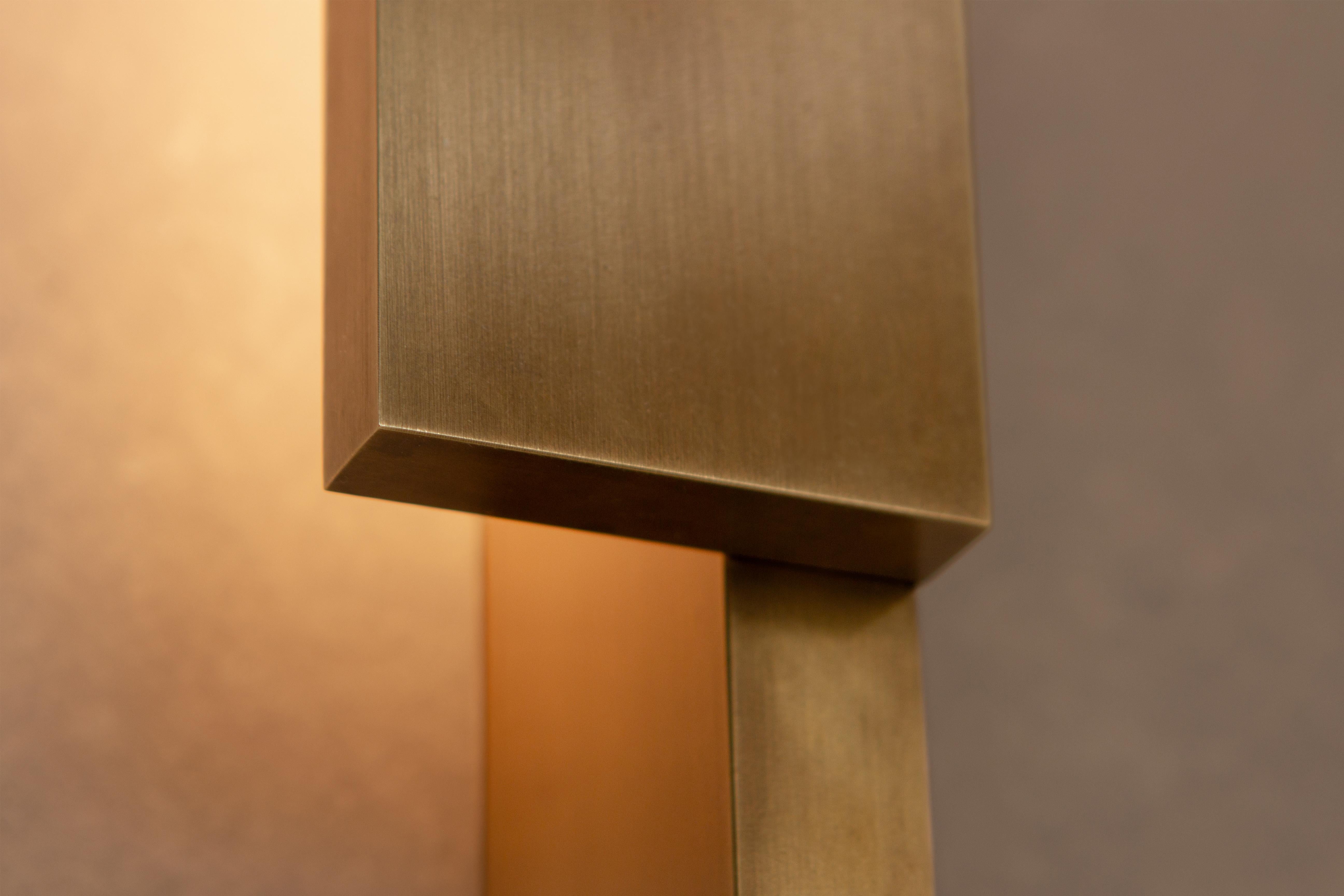 Aplique de pared Bloc , Luminaria LED, Latón macizo con pátina envejecida Australiano en venta