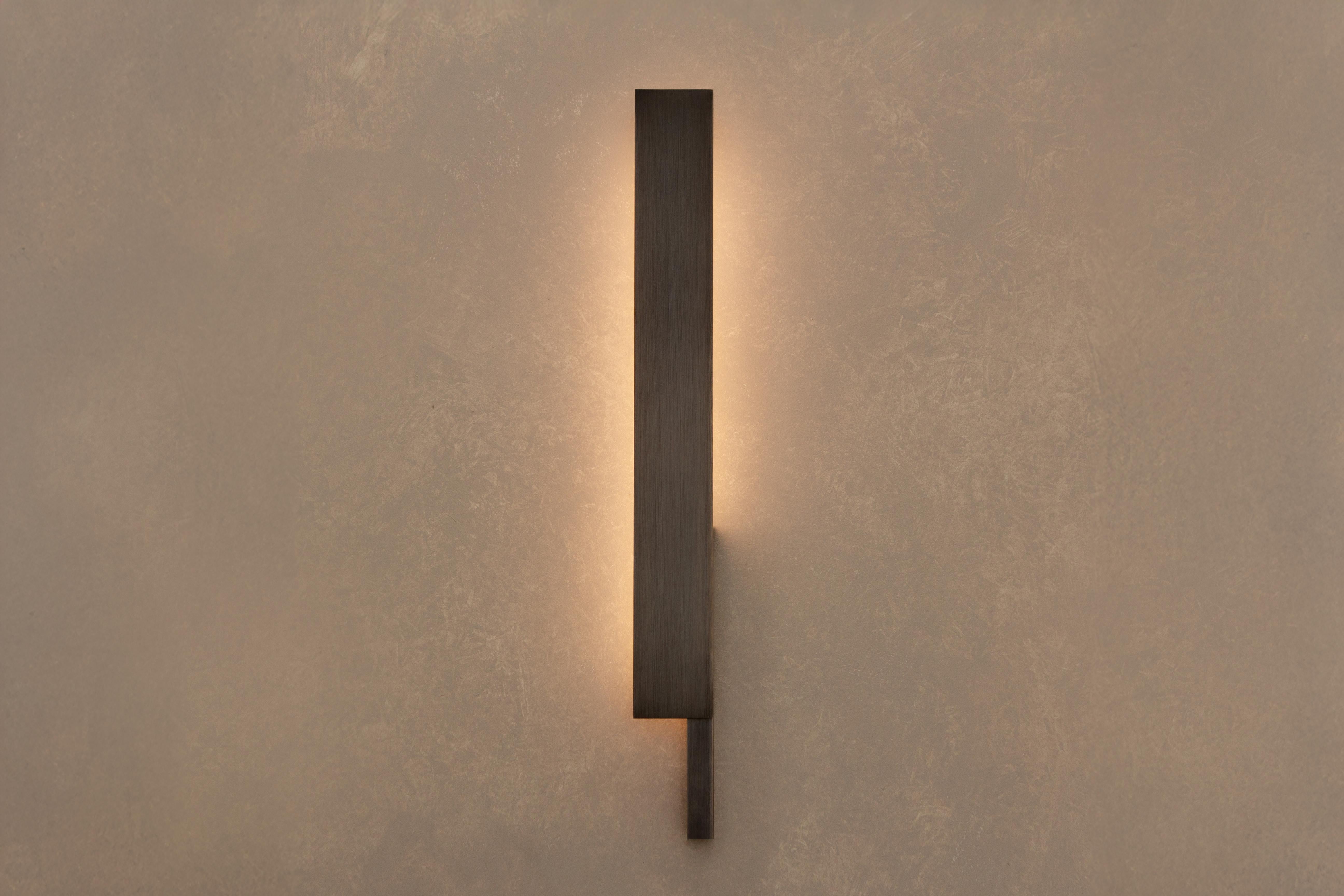 Aplique de pared Bloc , Accesorio de iluminación LED, Latón macizo con pátina ennegrecida Moderno en venta