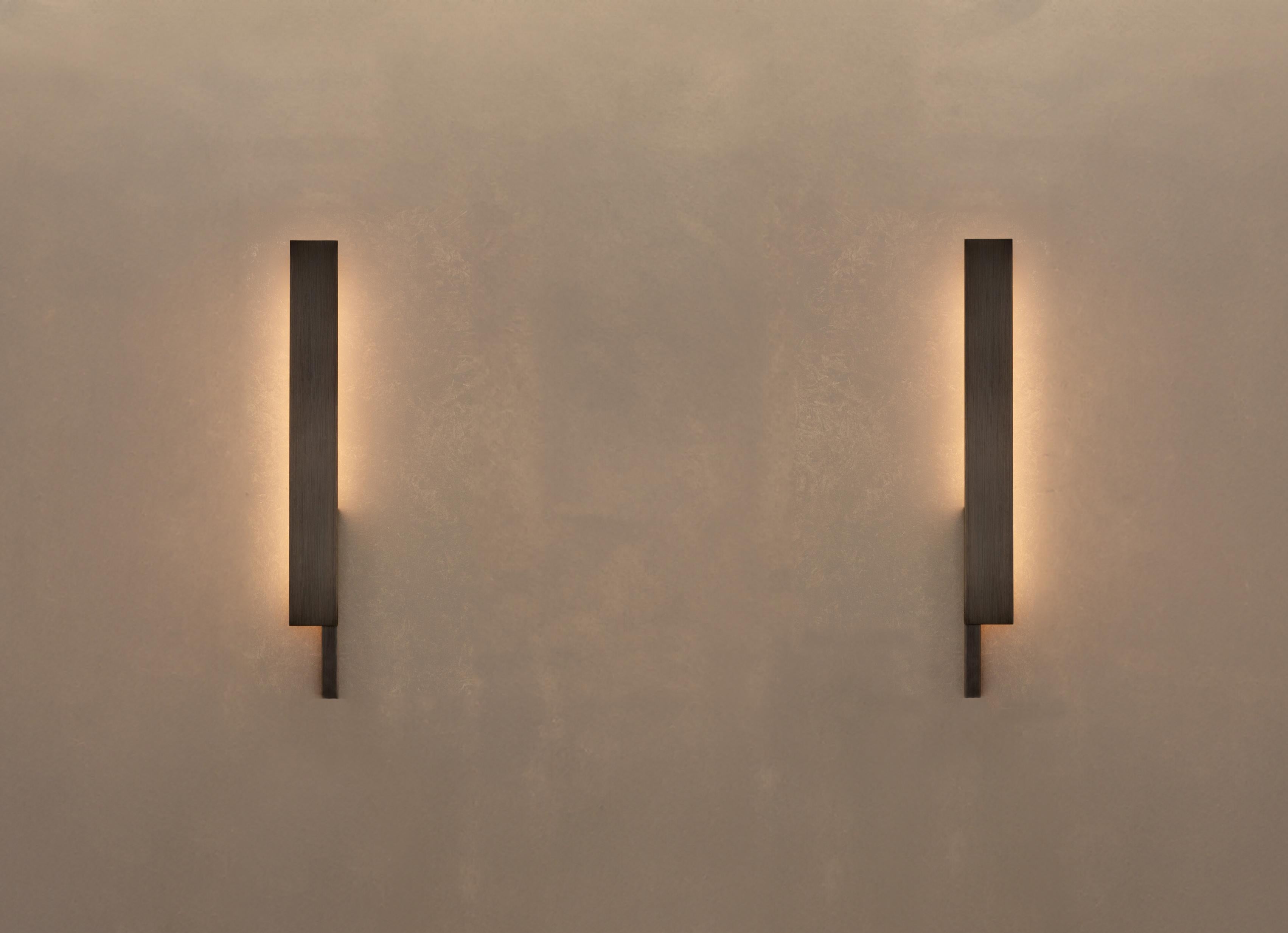 Aplique de pared Bloc , Accesorio de iluminación LED, Latón macizo con pátina ennegrecida Australiano en venta