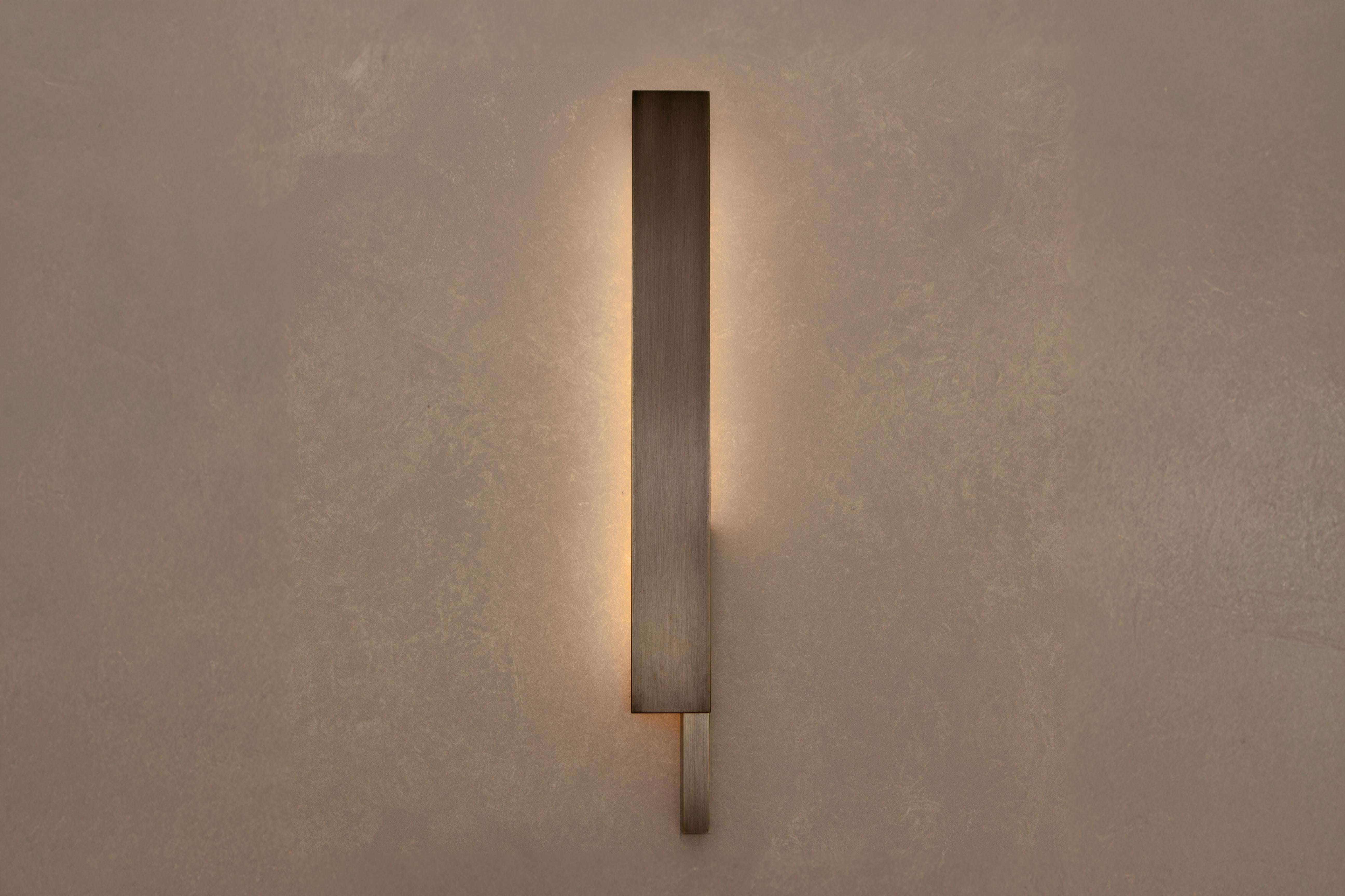 Moderne Bloc Wall Sconce , Lights LED, Solid Brass with Bronze Patina en vente