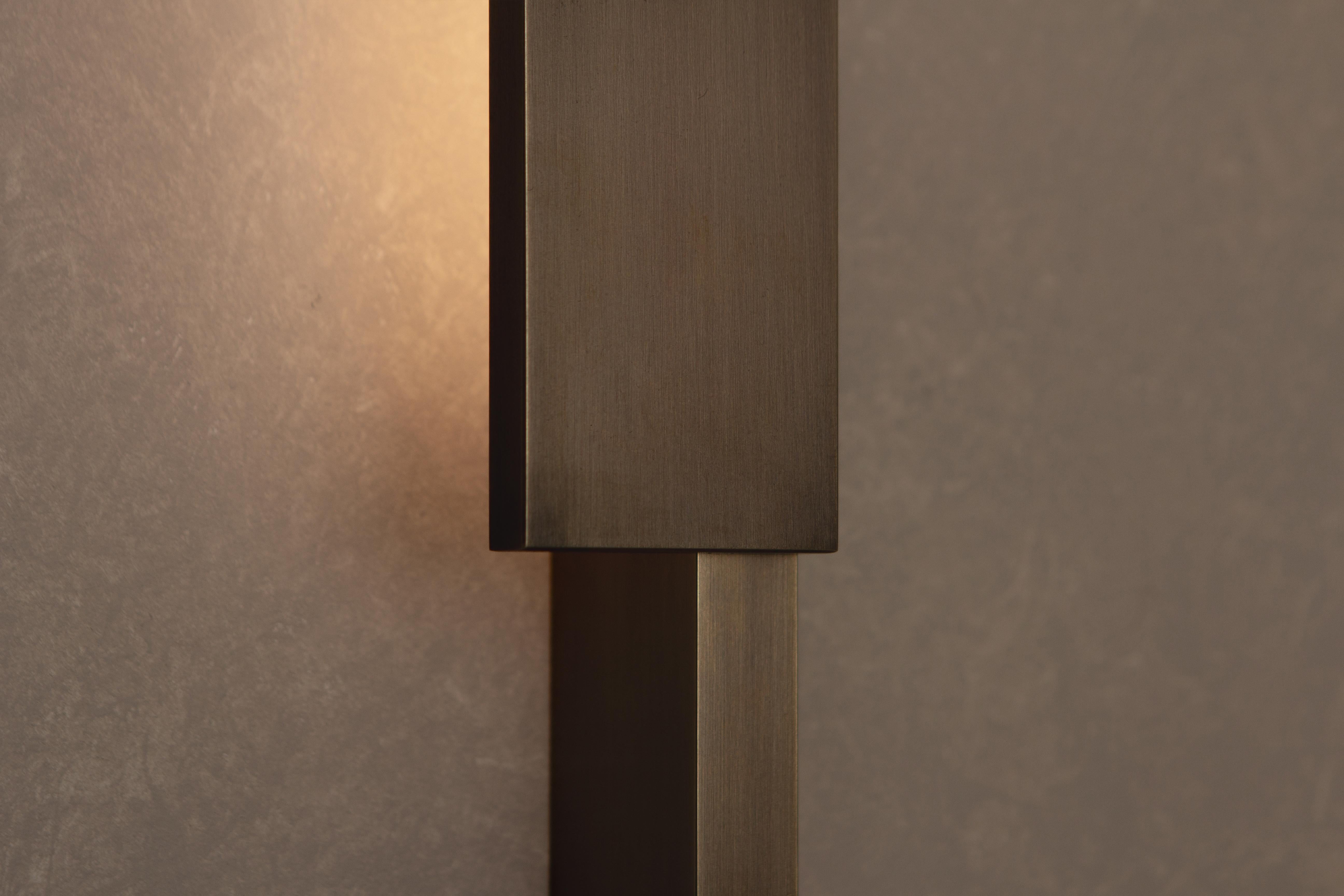 Fait main Bloc Wall Sconce , Lights LED, Solid Brass with Bronze Patina en vente