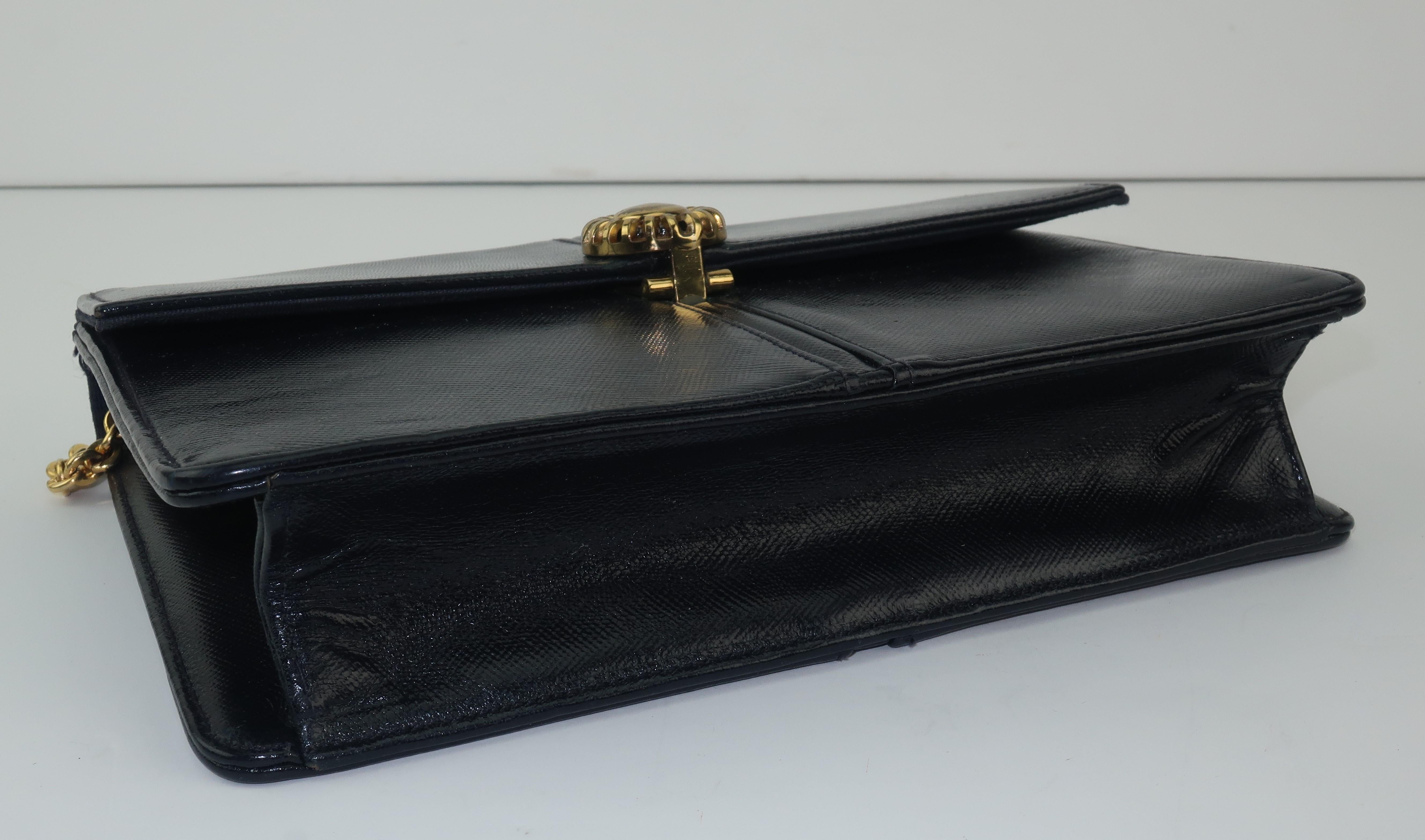Block Black Leather Handbag With Gold Chain Strap, 1960's In Good Condition In Atlanta, GA